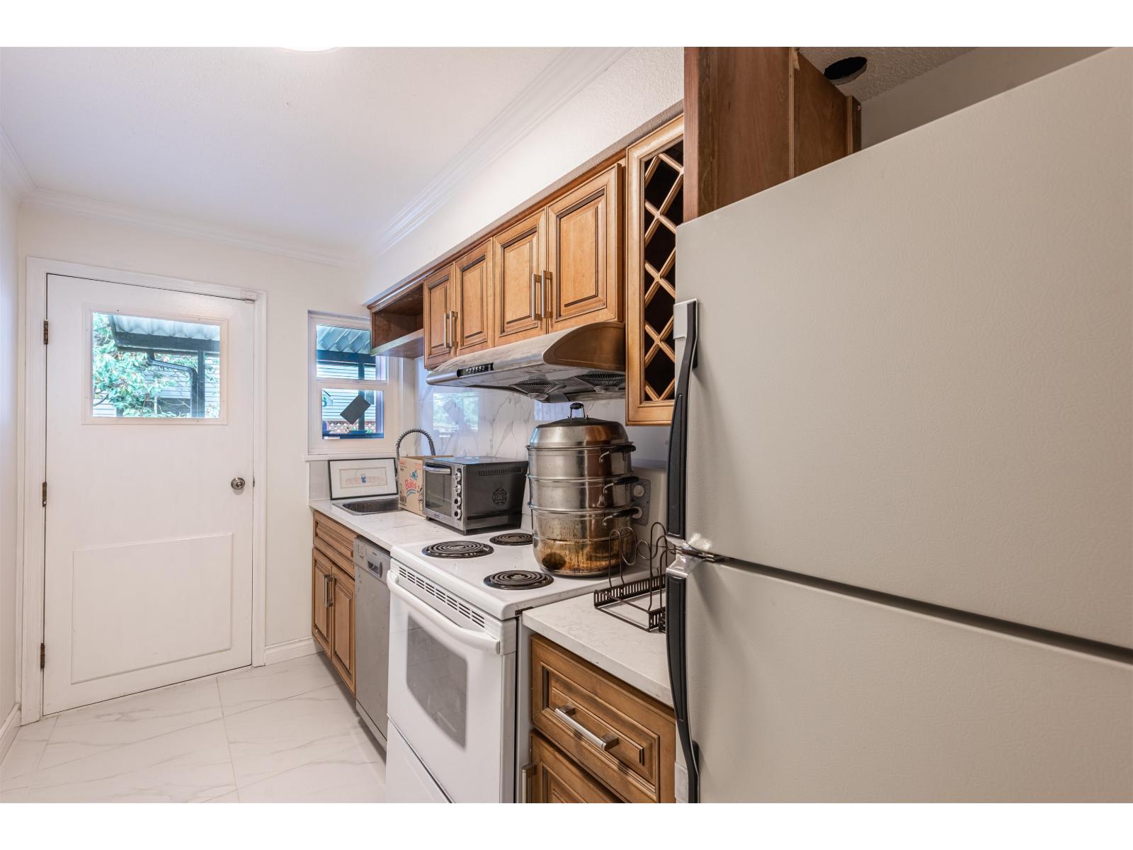 16111 10 Avenue Property Photo 7