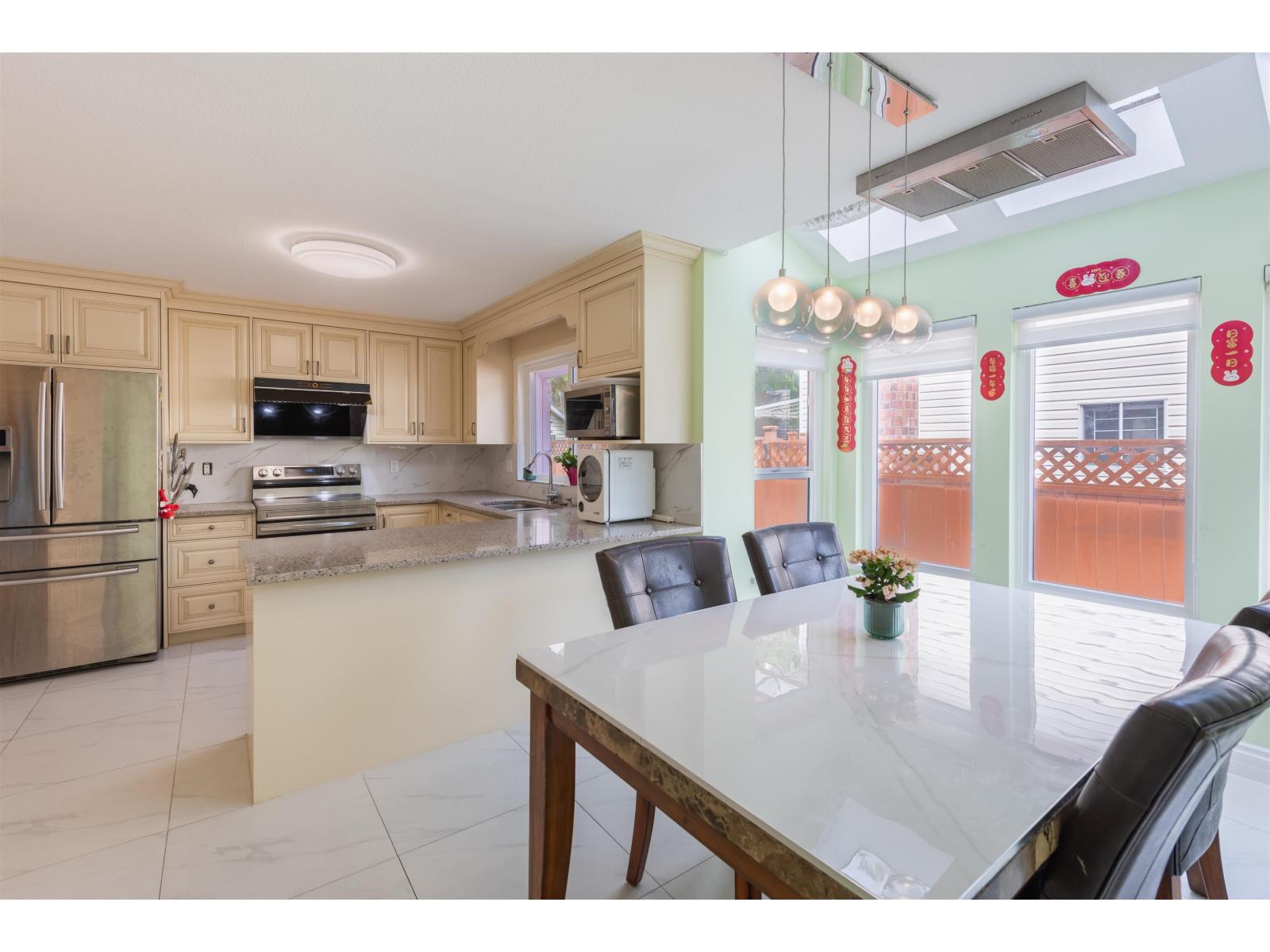 16111 10 Avenue Property Photo 11
