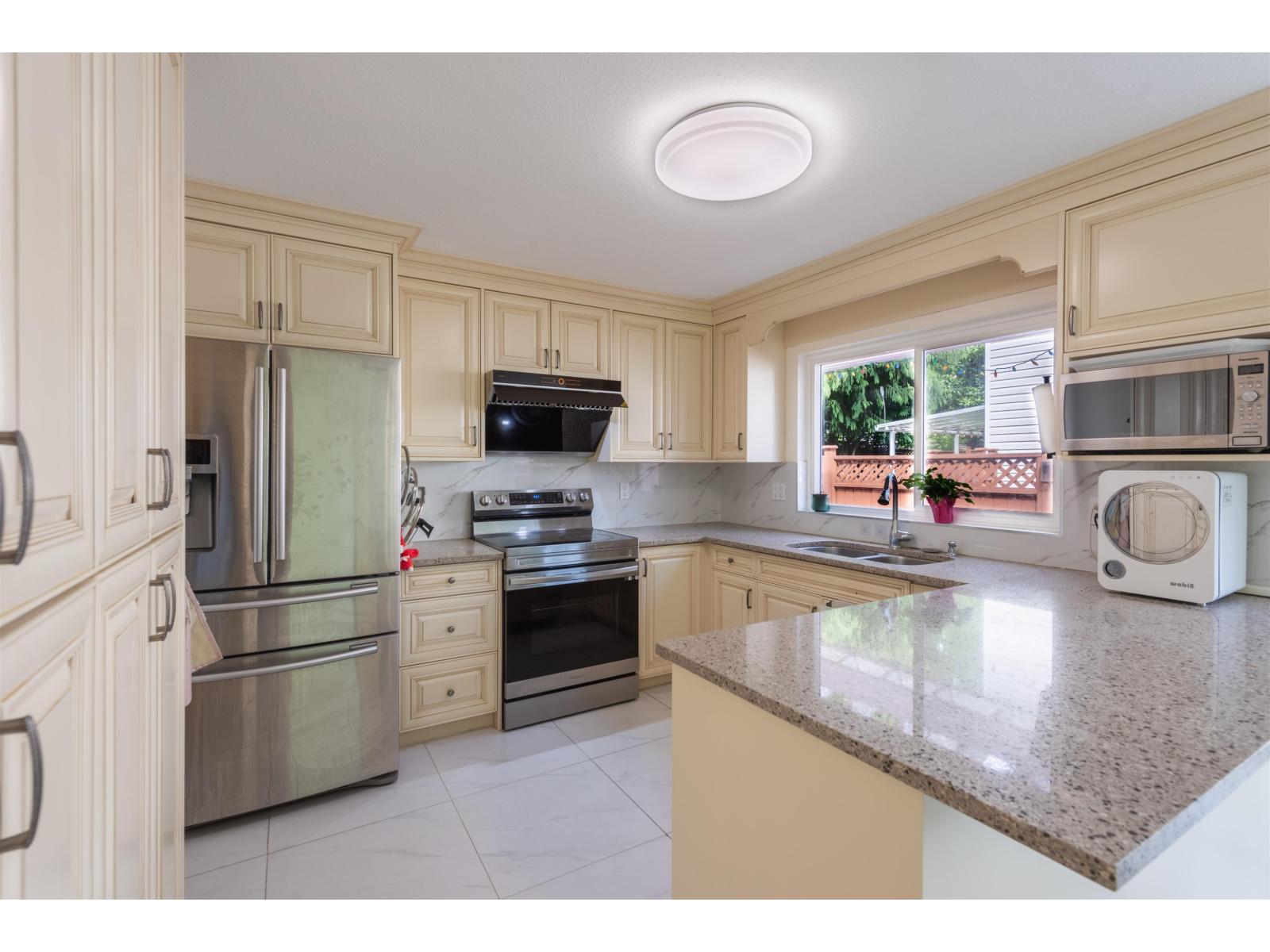 16111 10 Avenue Property Photo 12