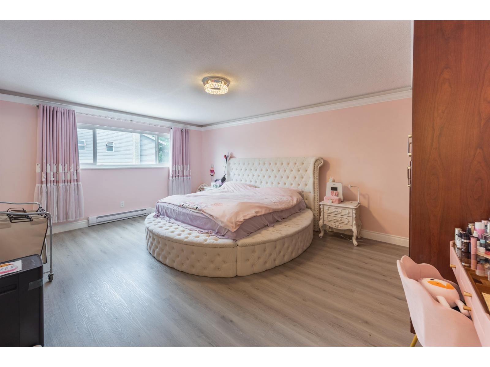 16111 10 Avenue Property Photo 18