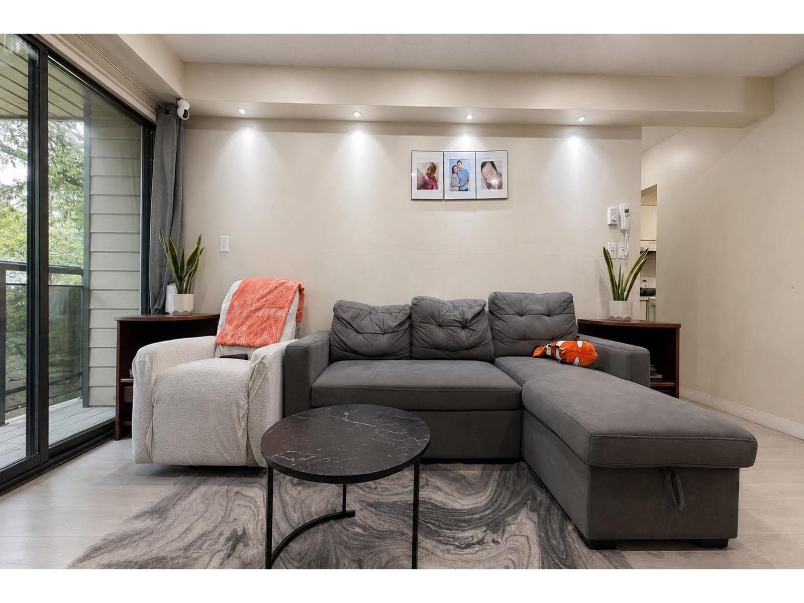 306 10560 154 Street Property Photo 3