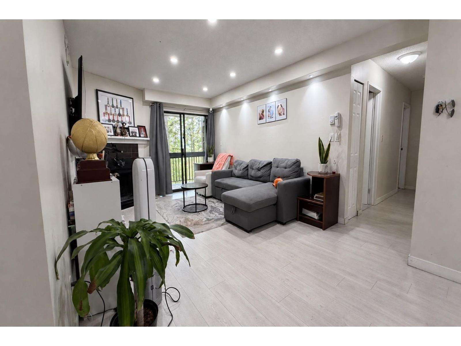 306 10560 154 Street Property Photo 4