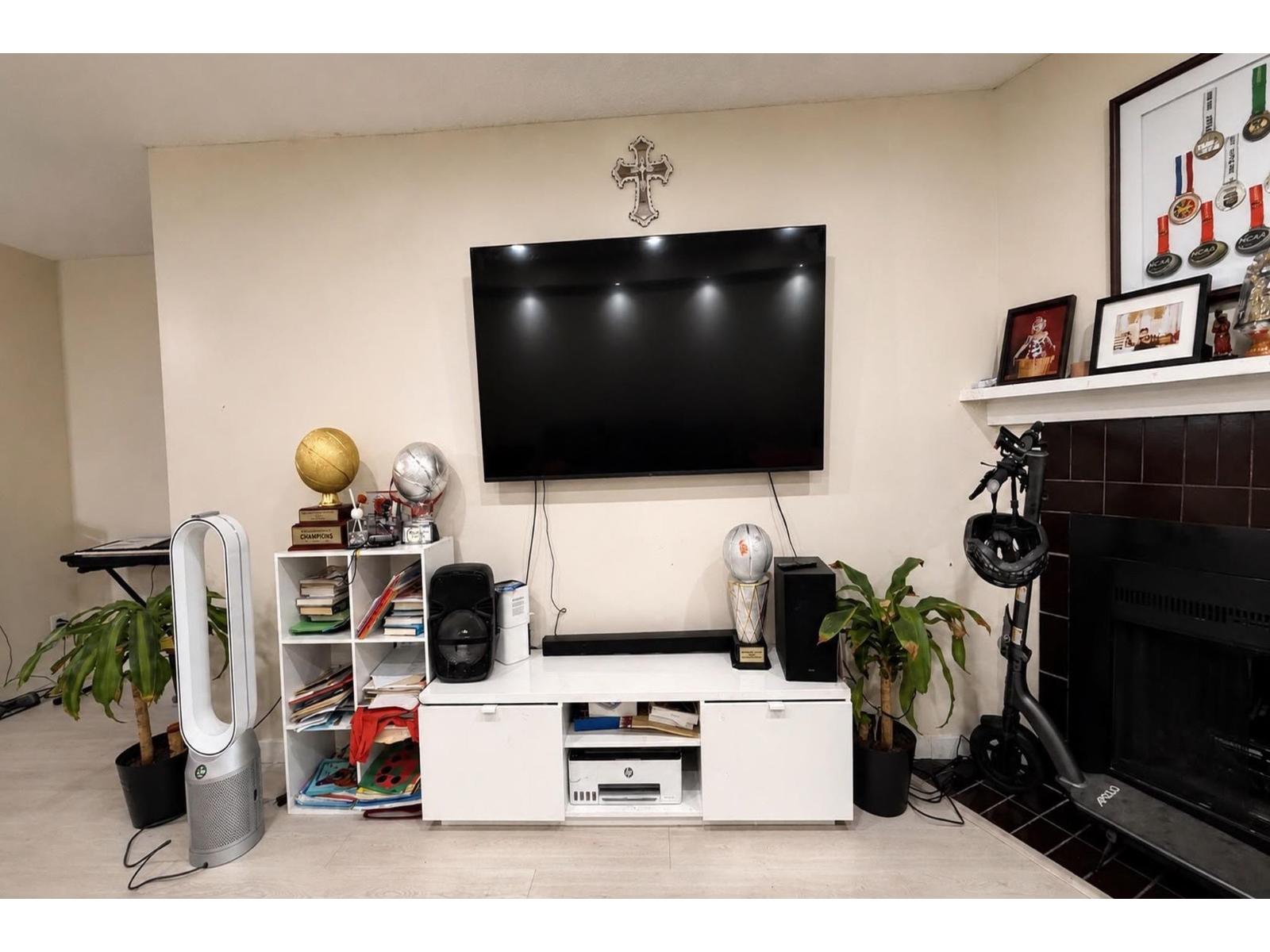 306 10560 154 Street Property Photo 5