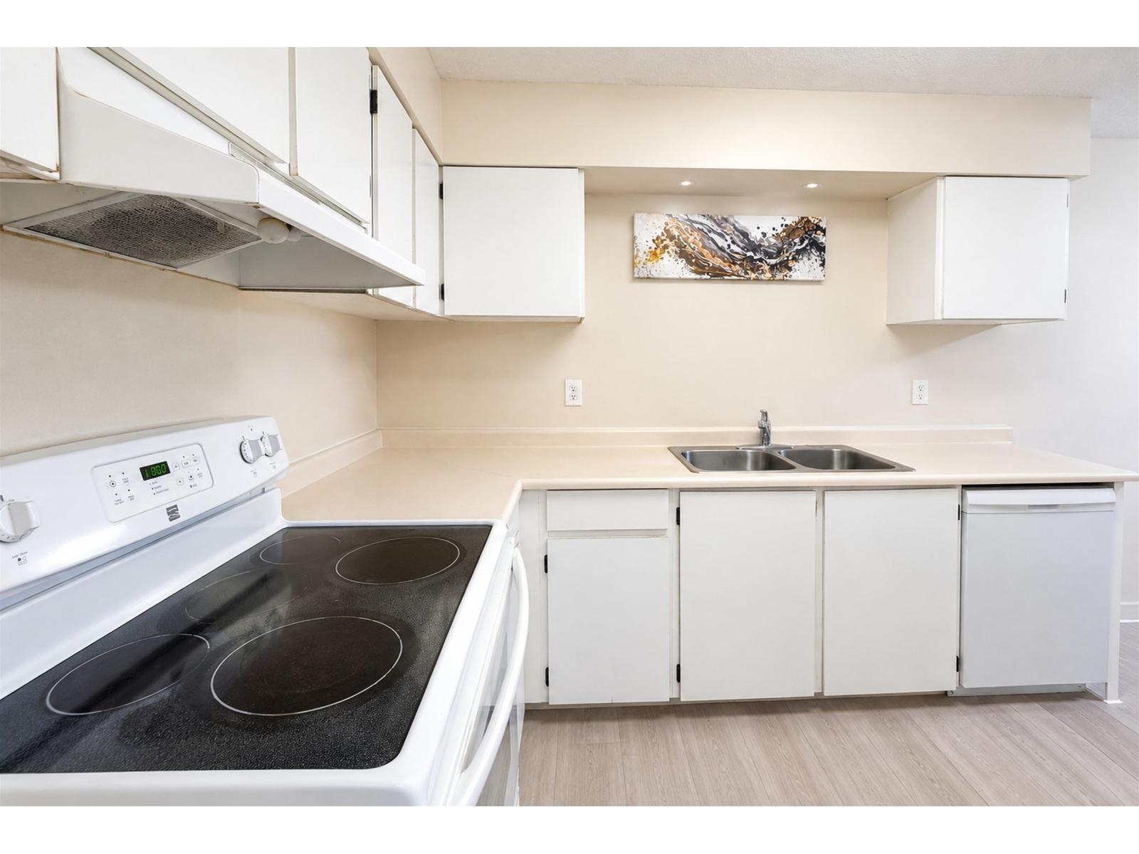 306 10560 154 Street Property Photo 8