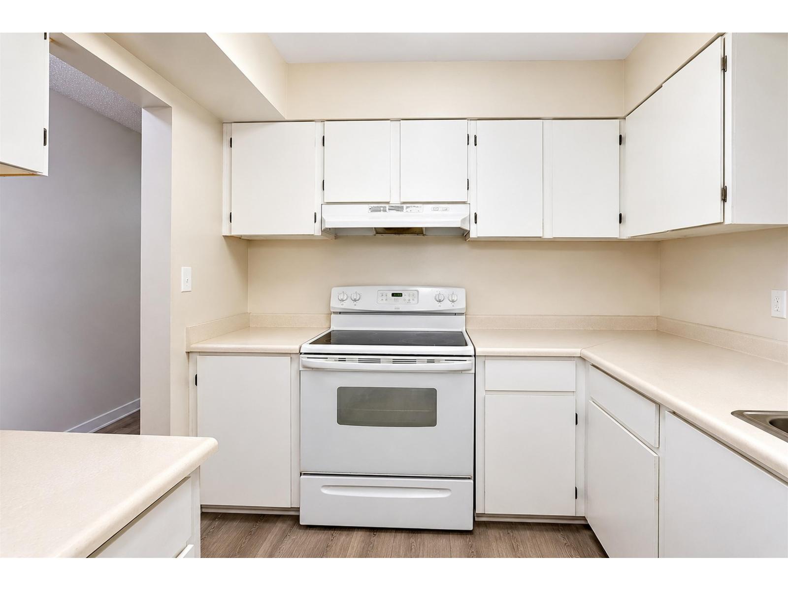 306 10560 154 Street Property Photo 9