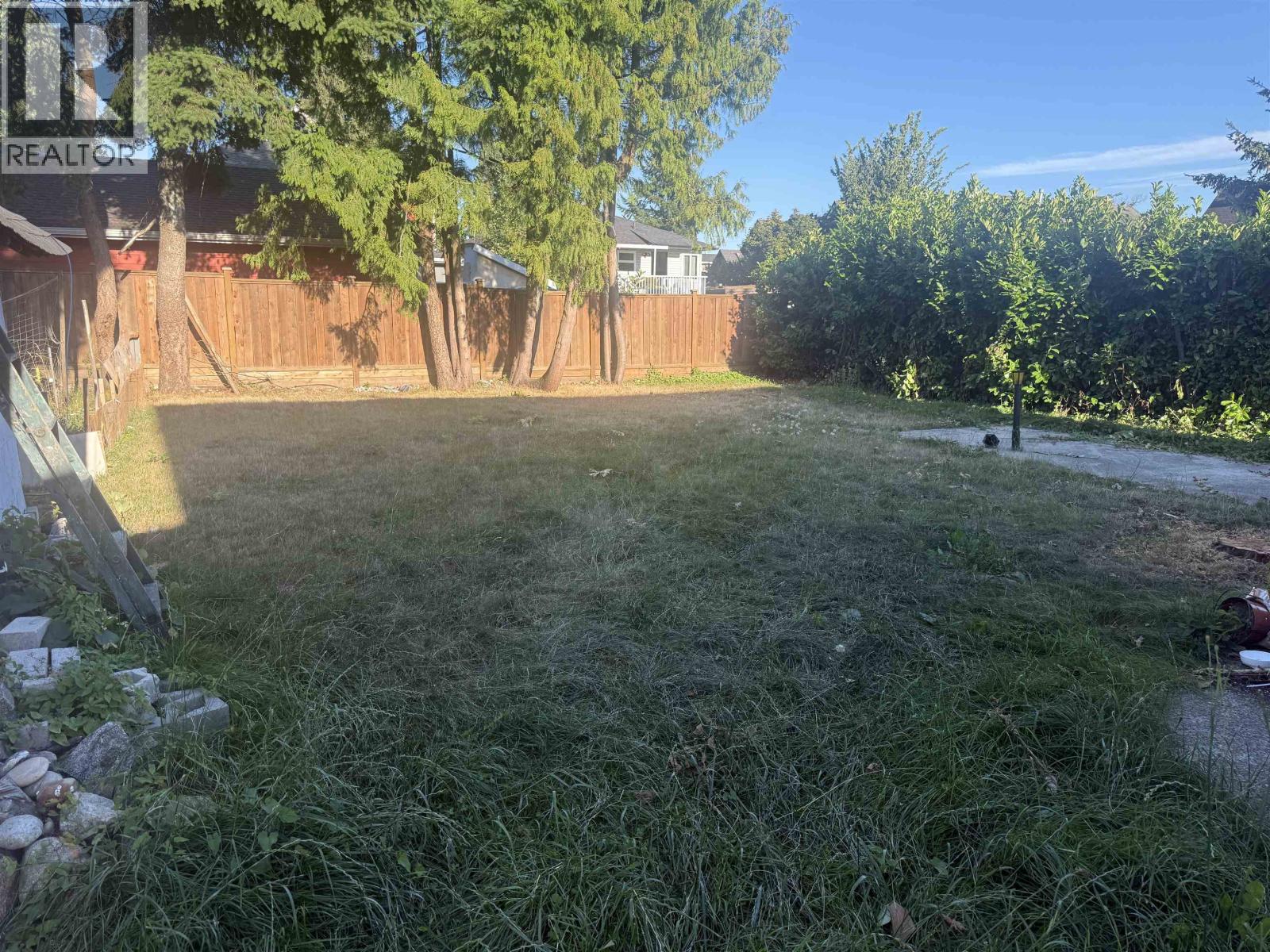 220 Devoy Street Property Photo 3