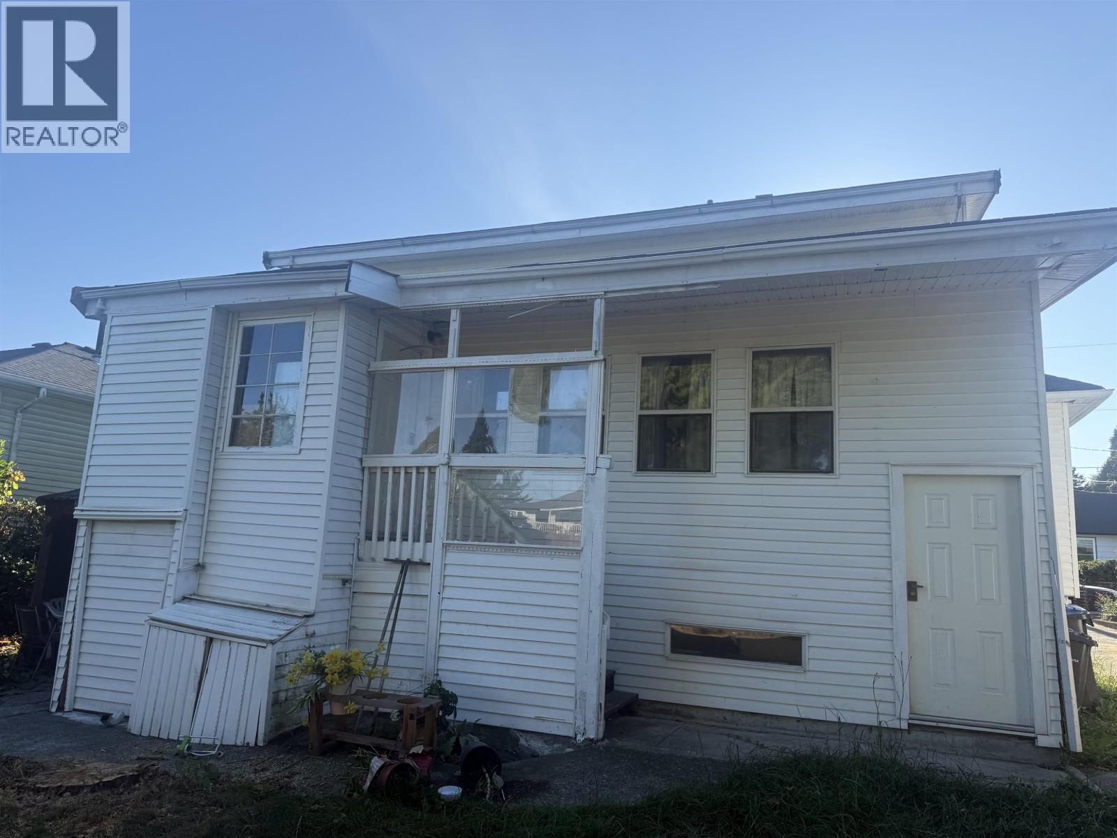 220 Devoy Street Property Photo 4