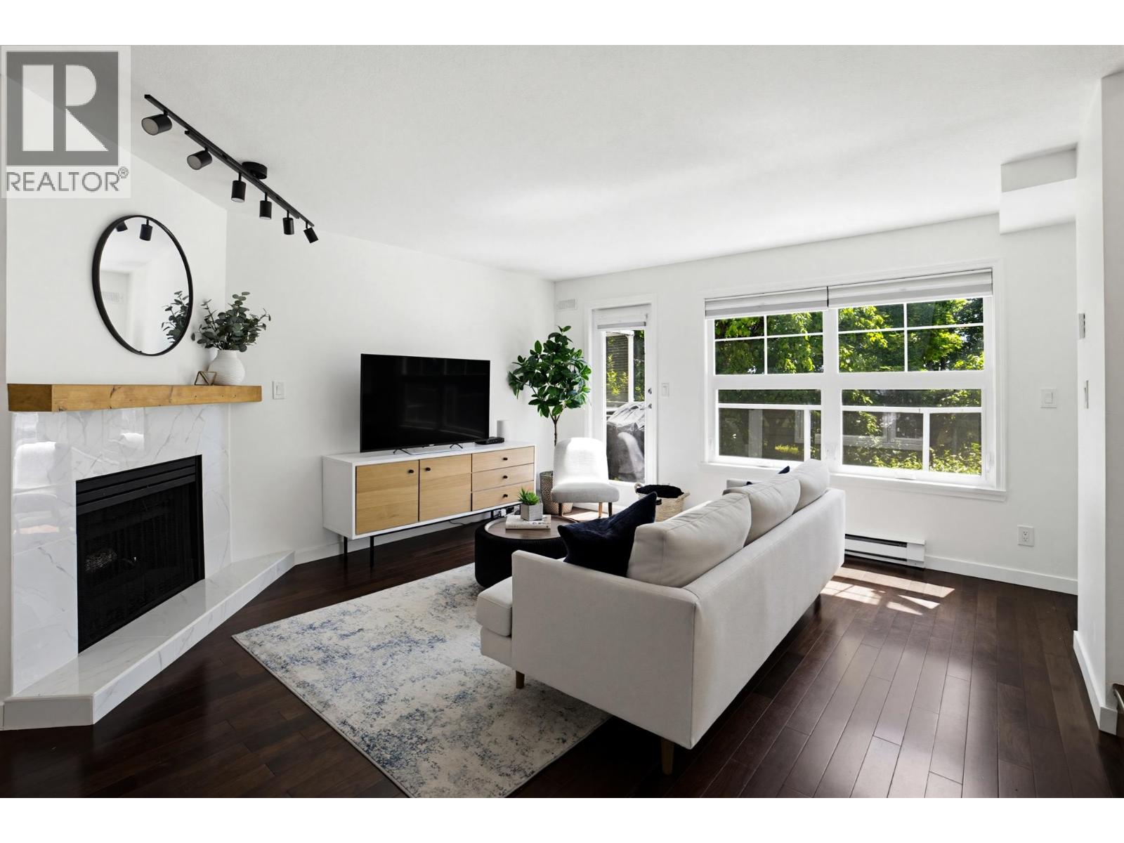 213 3787 Pender Street Property Photo 2