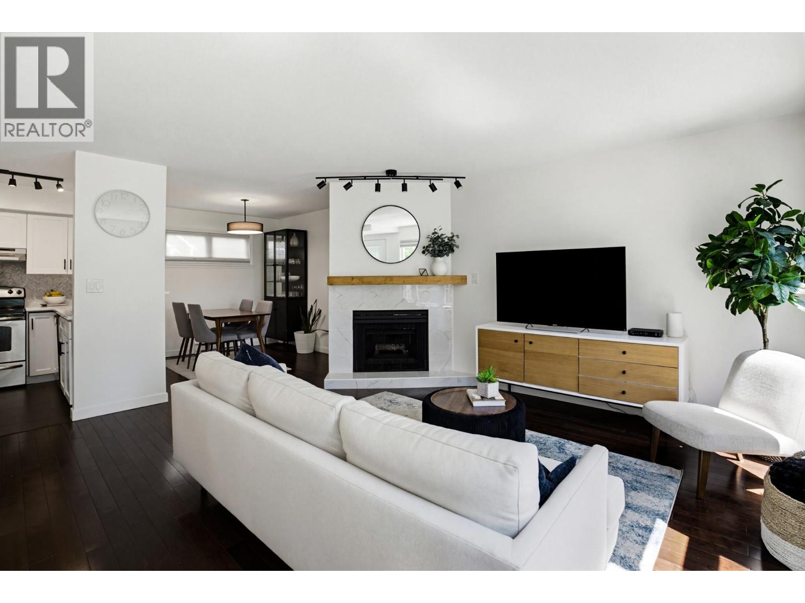 213 3787 Pender Street Property Photo 4