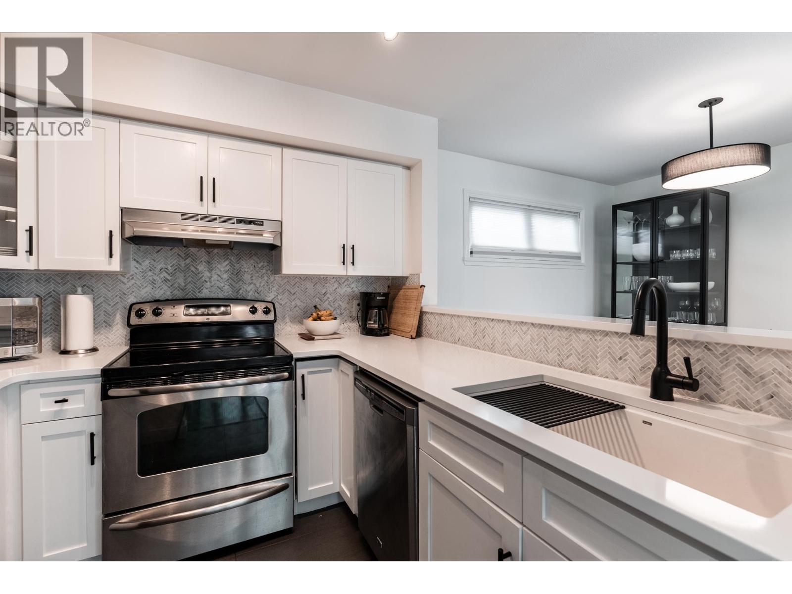 213 3787 Pender Street Property Photo 10