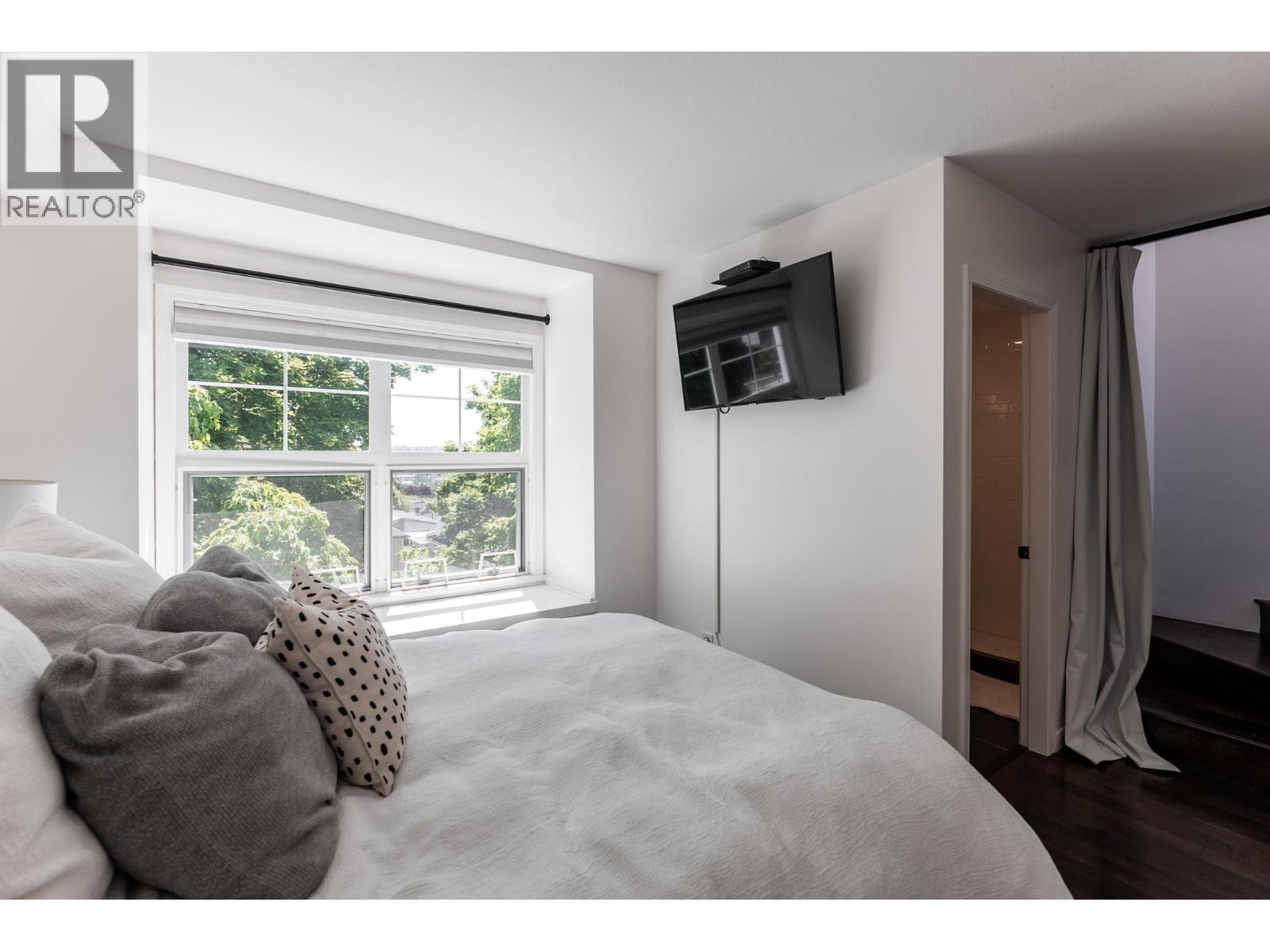 213 3787 Pender Street Property Photo 12