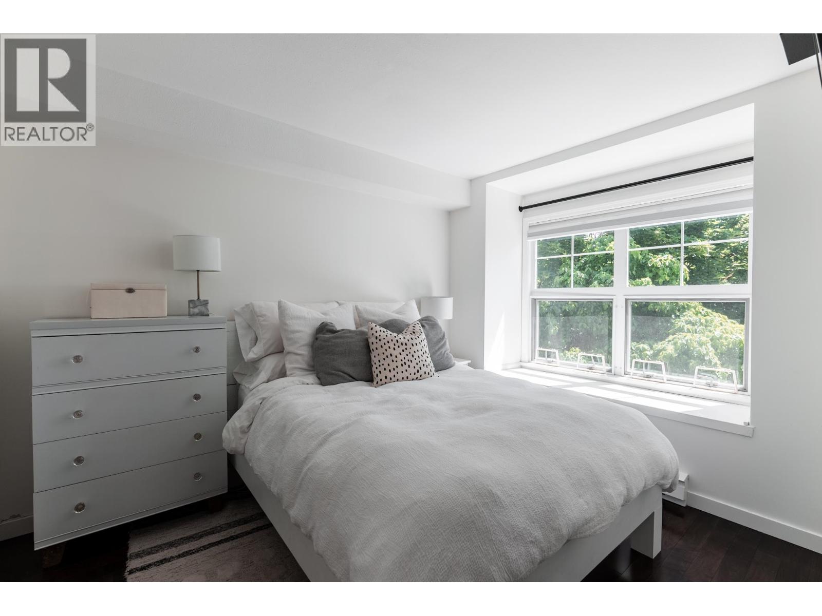 213 3787 Pender Street Property Photo 13