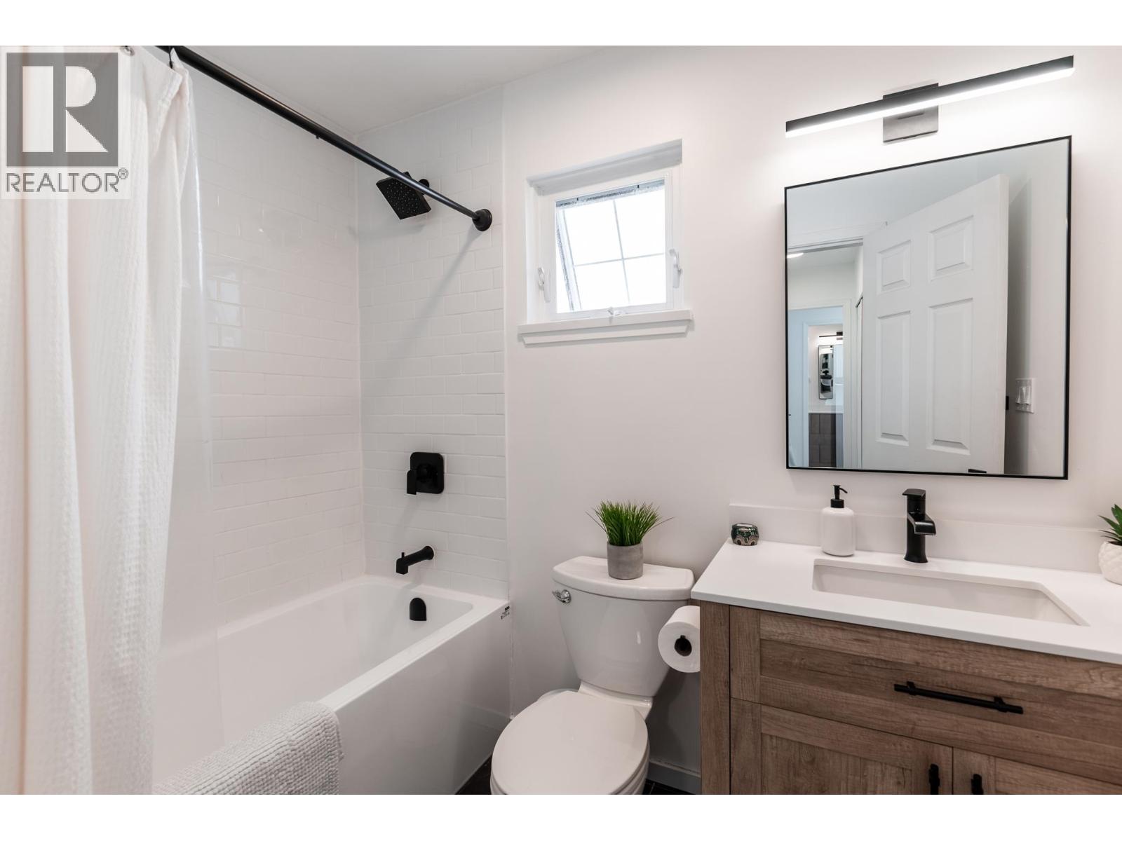 213 3787 Pender Street Property Photo 16