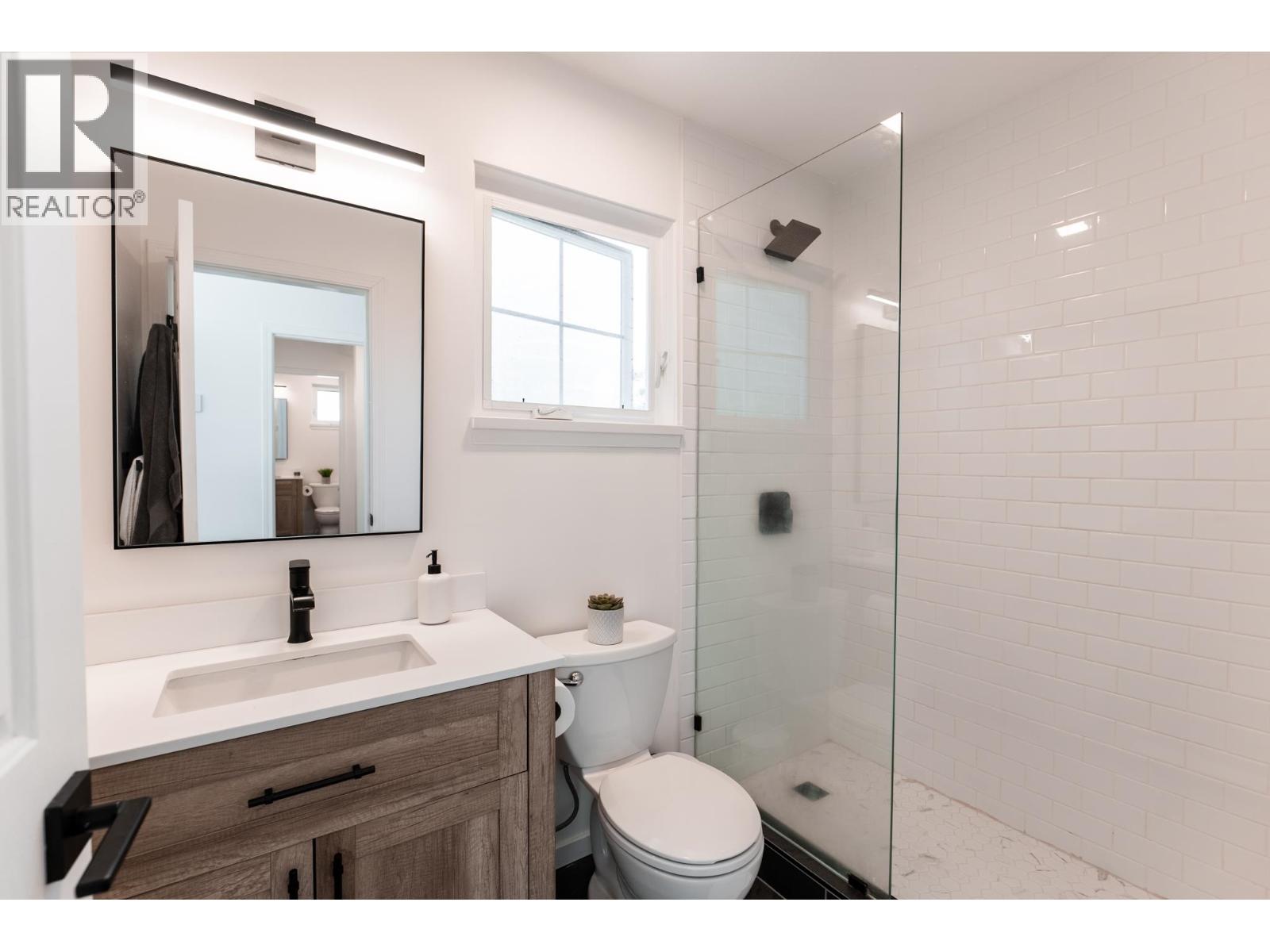 213 3787 Pender Street Property Photo 17