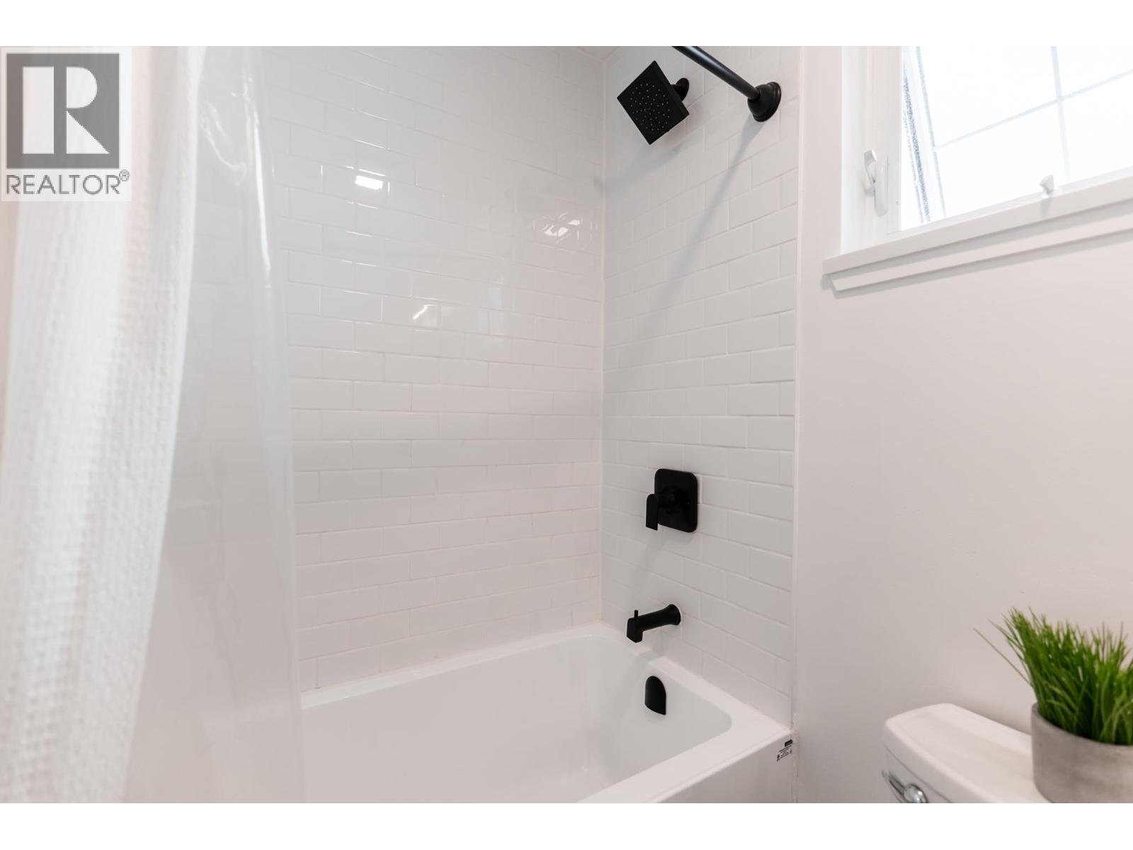 213 3787 Pender Street Property Photo 19