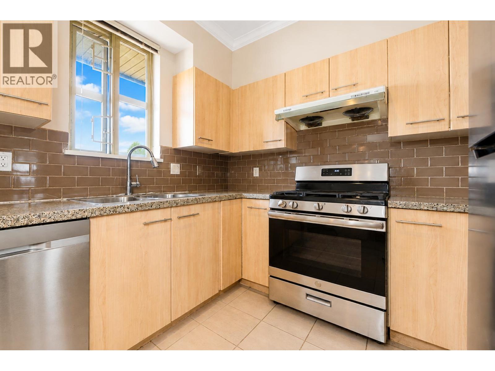 3415 5119 Garden City Road Property Photo 10