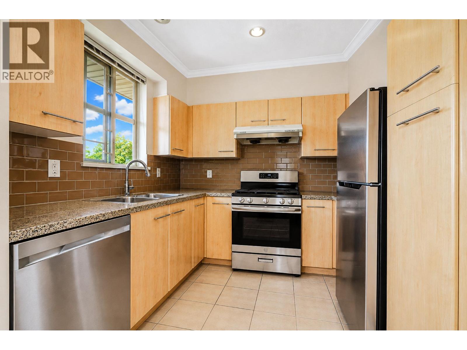 3415 5119 Garden City Road Property Photo 11