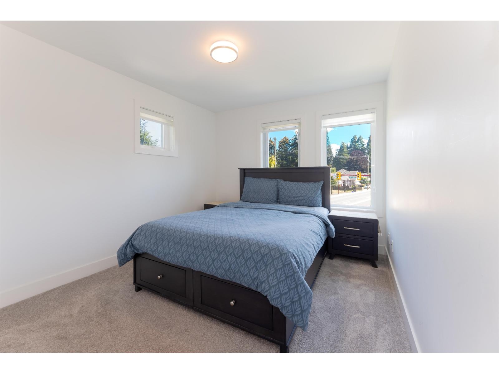 8 7167 116 Street Property Photo 11