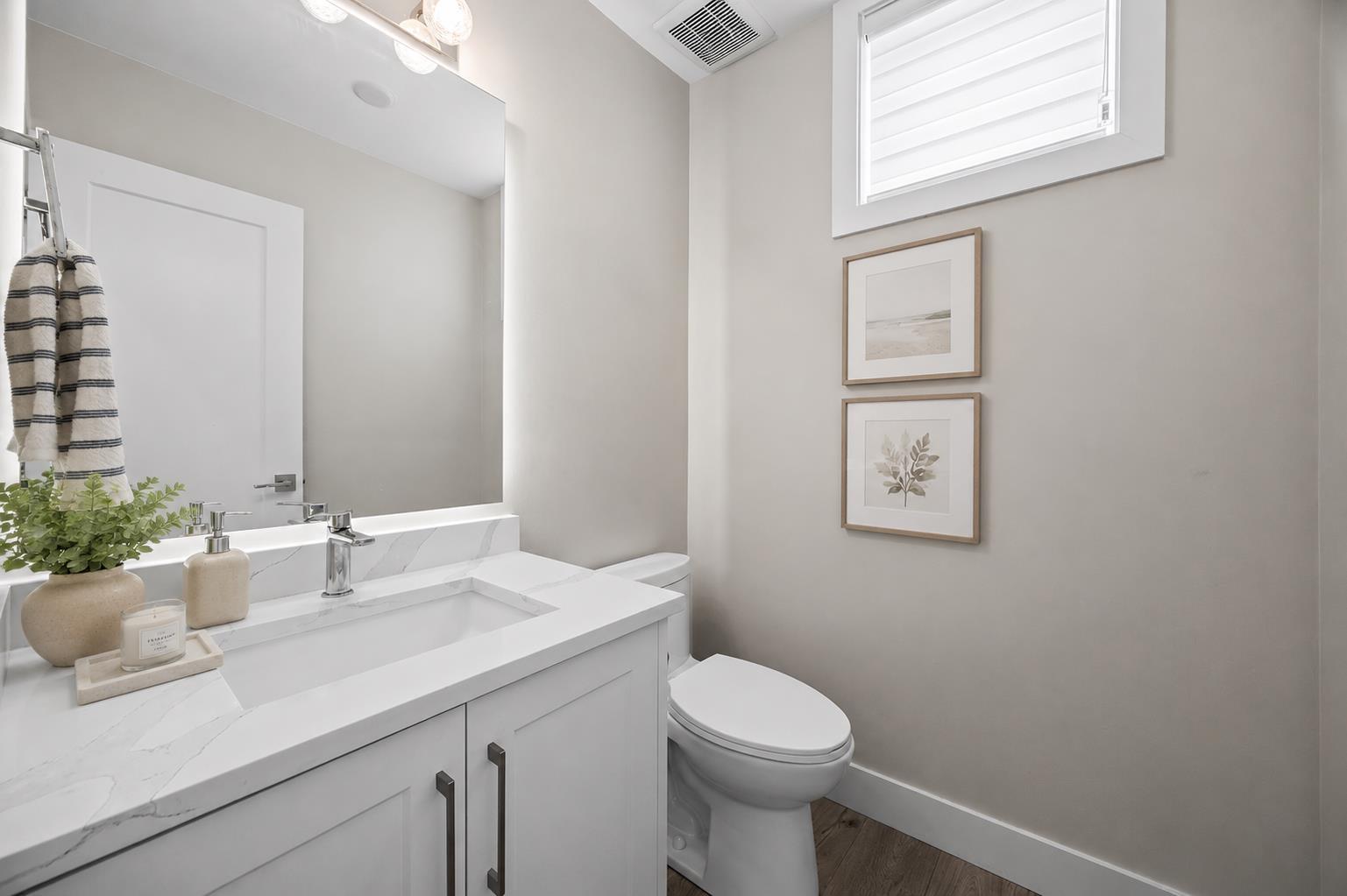 8 7167 116 Street Property Photo 12