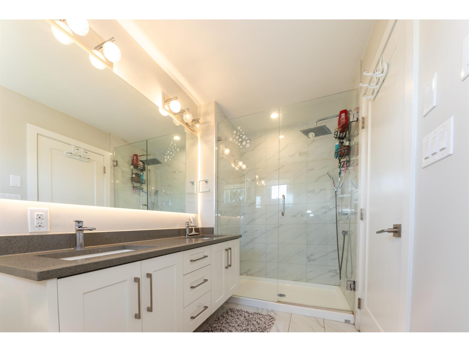 8 7167 116 Street Property Photo 16