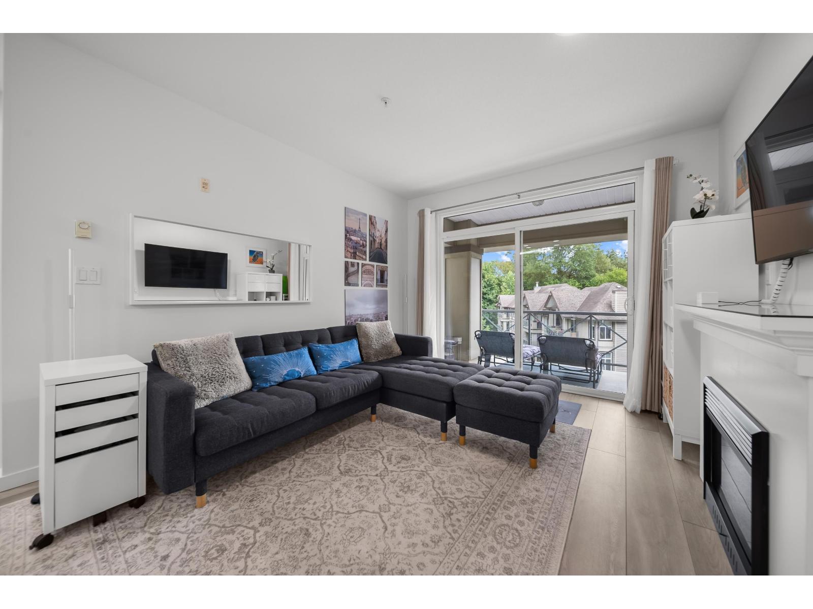 418 33318 E Bourquin Crescent Property Photo 1