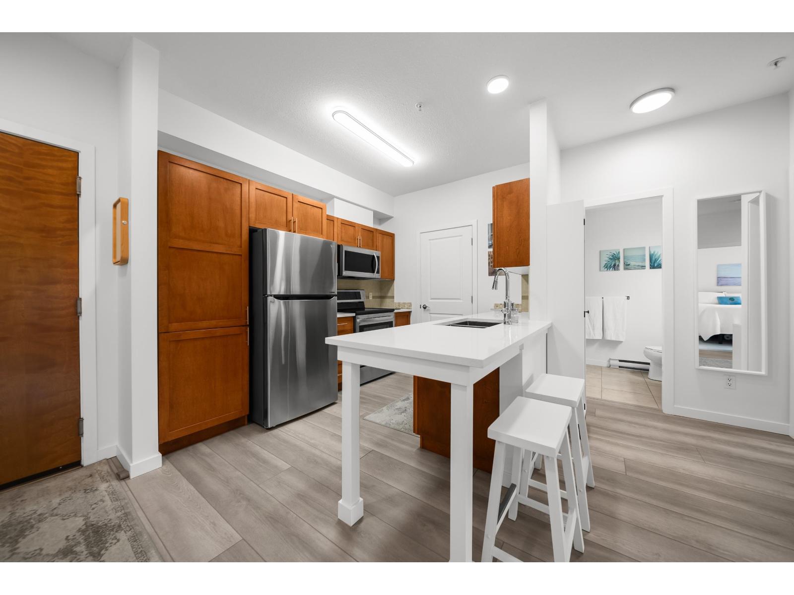 418 33318 E Bourquin Crescent Property Photo 3