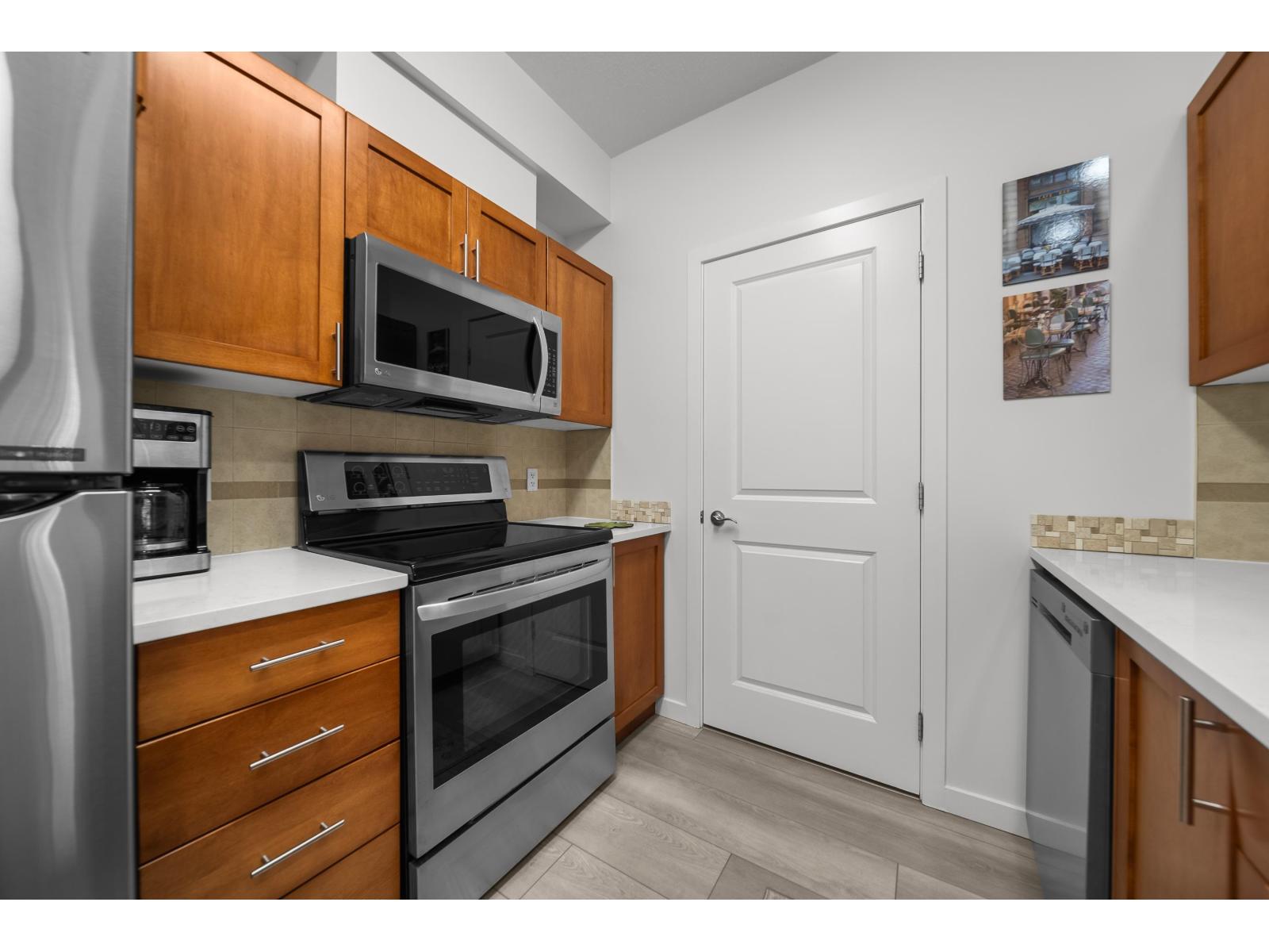 418 33318 E Bourquin Crescent Property Photo 6