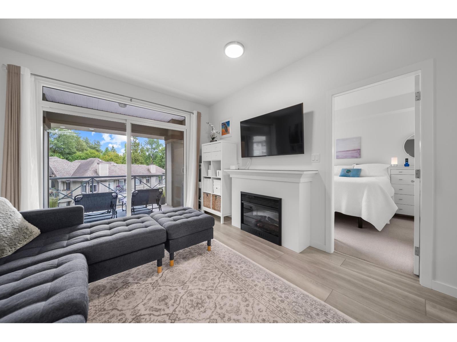 418 33318 E Bourquin Crescent Property Photo 11