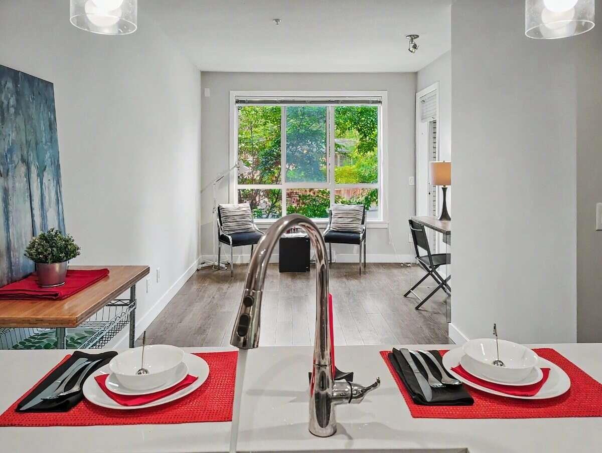 205 15388 105 AVENUE Property Photo 1
