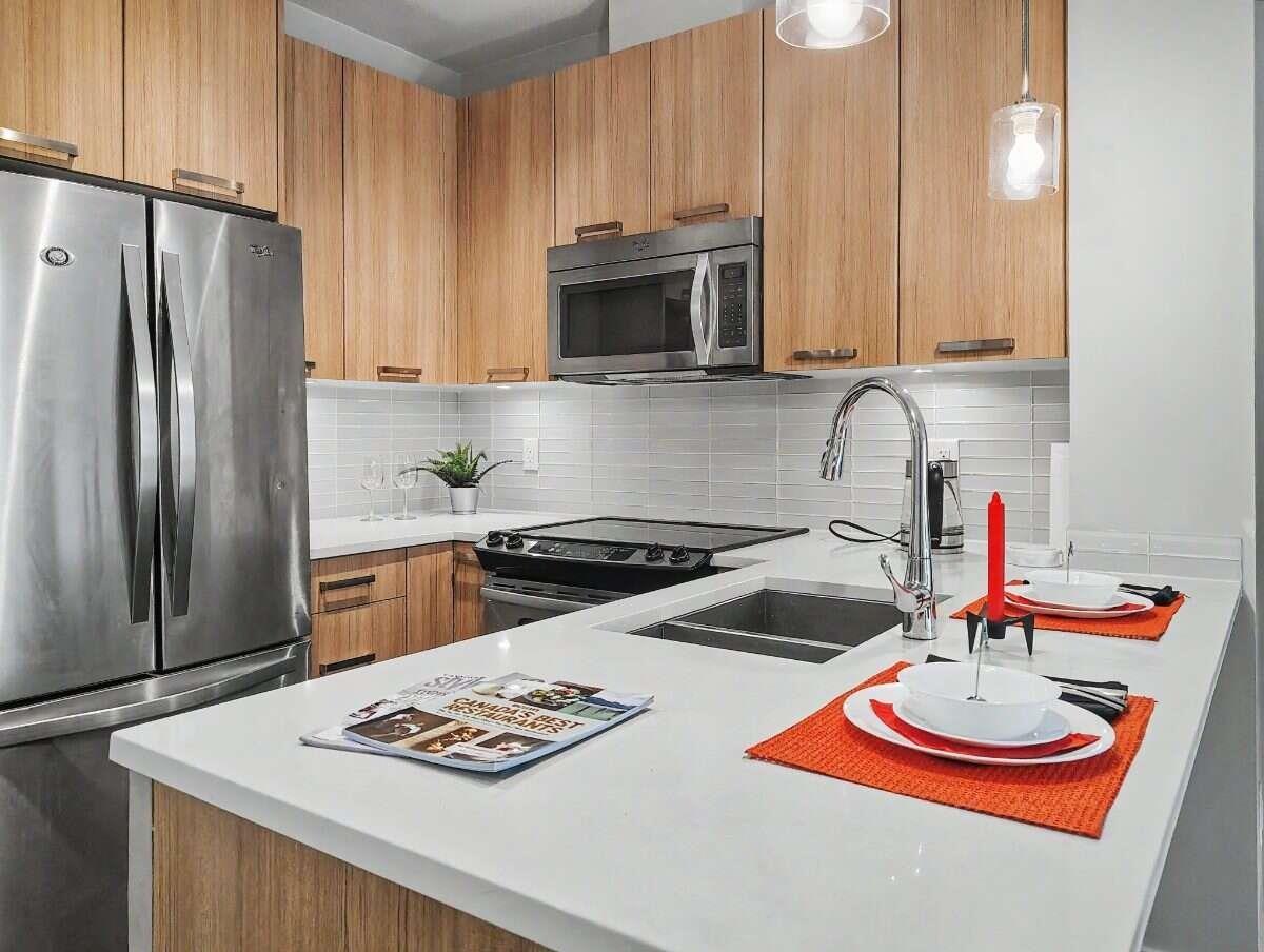 205 15388 105 AVENUE Property Photo 1
