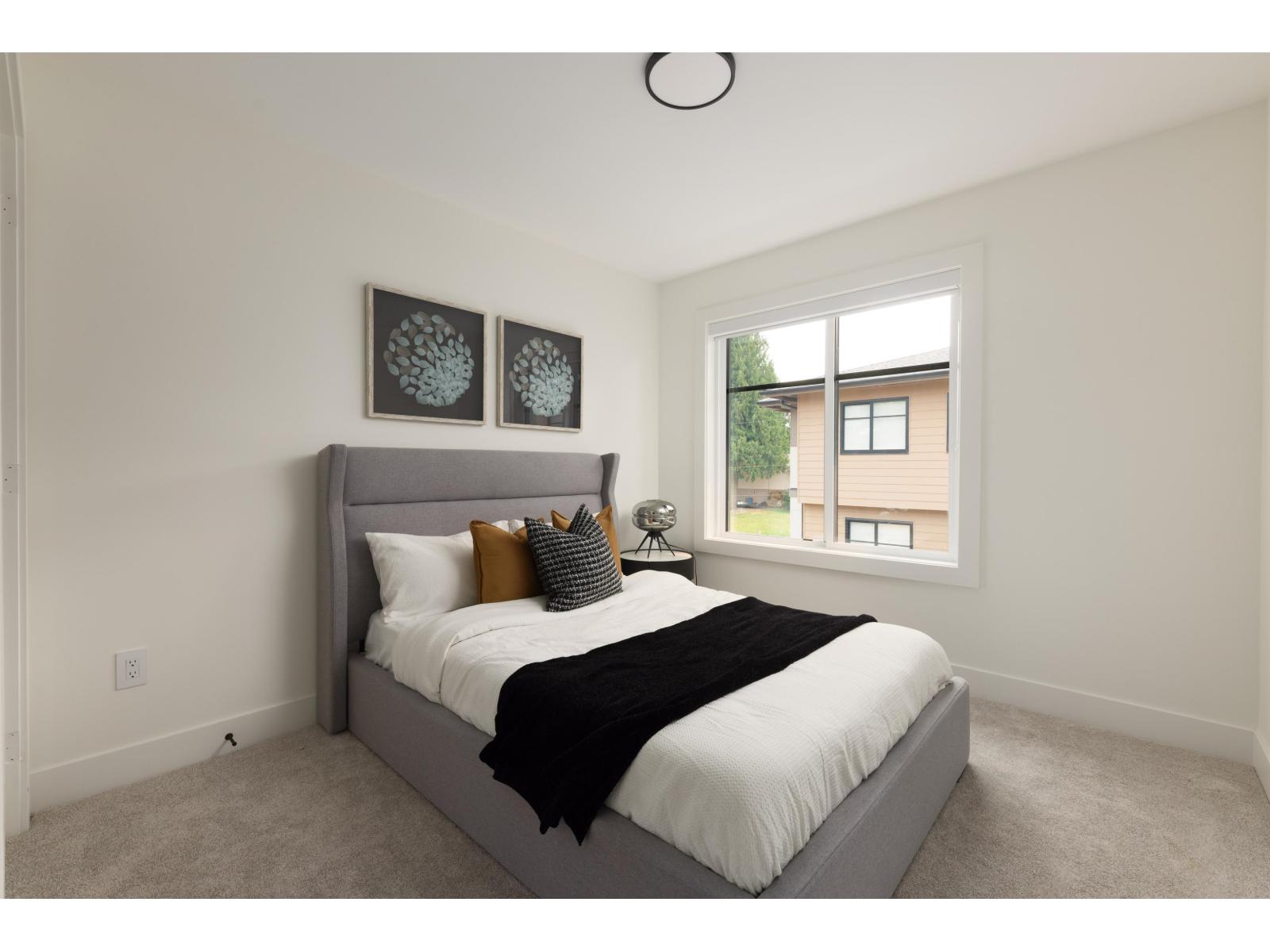 11 1641 King Crescent Property Photo 14