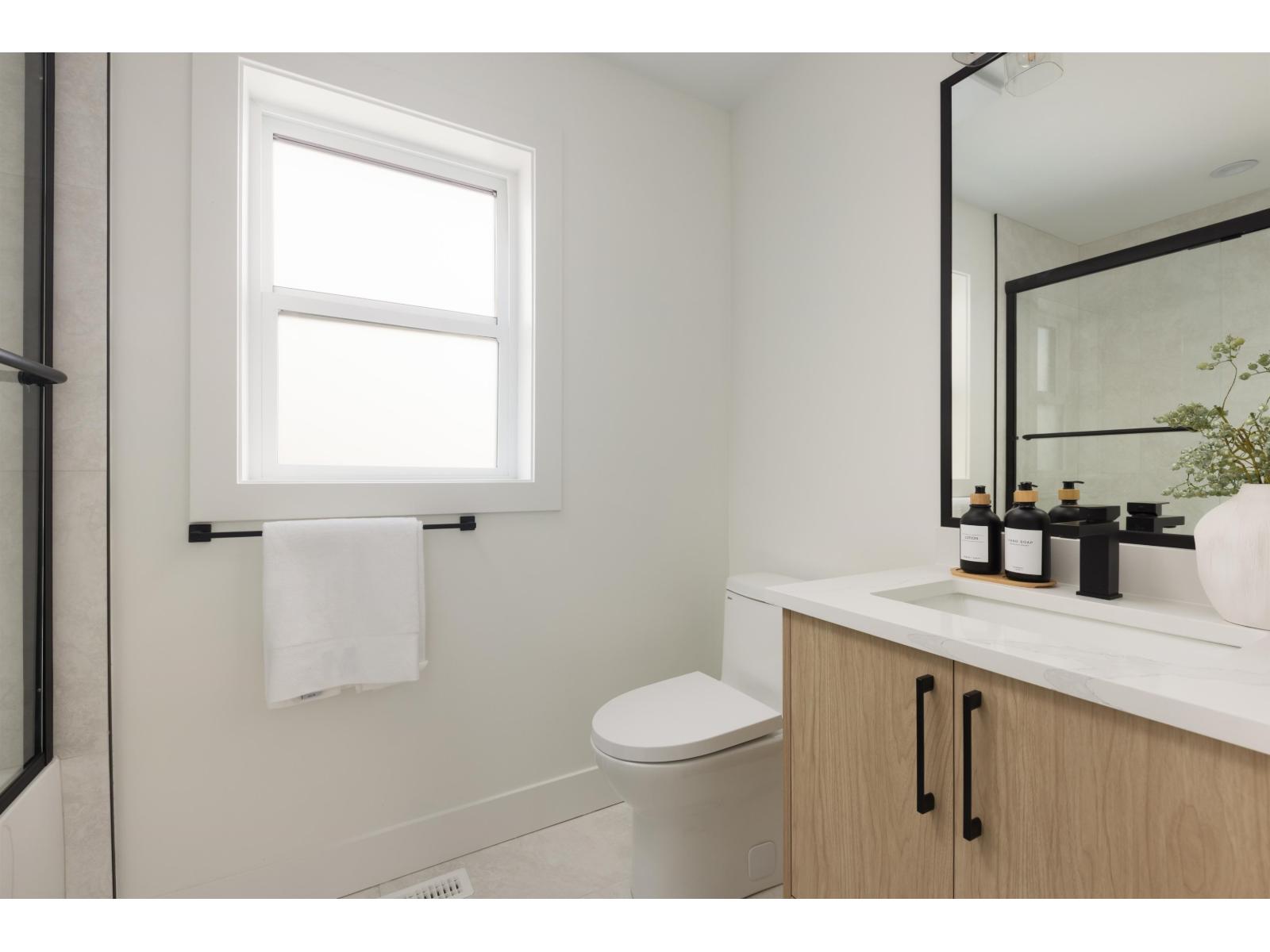 11 1641 King Crescent Property Photo 15