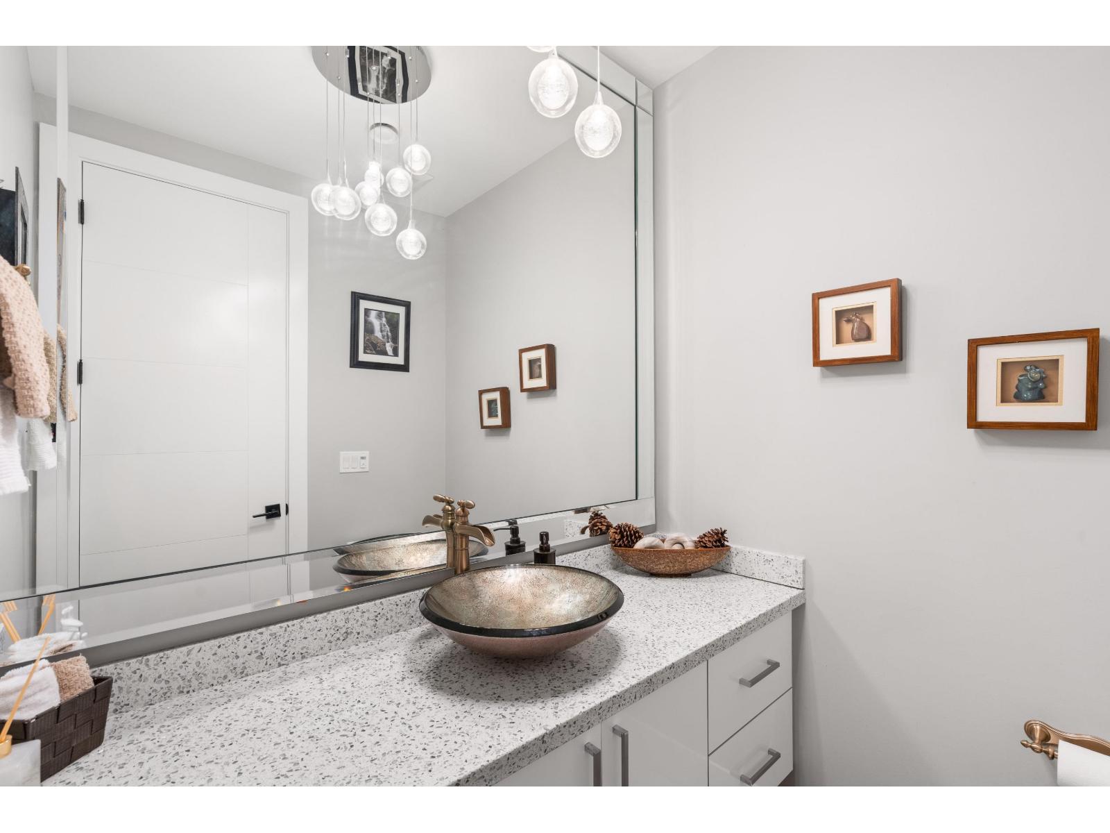 22998 74 Avenue Property Photo 12