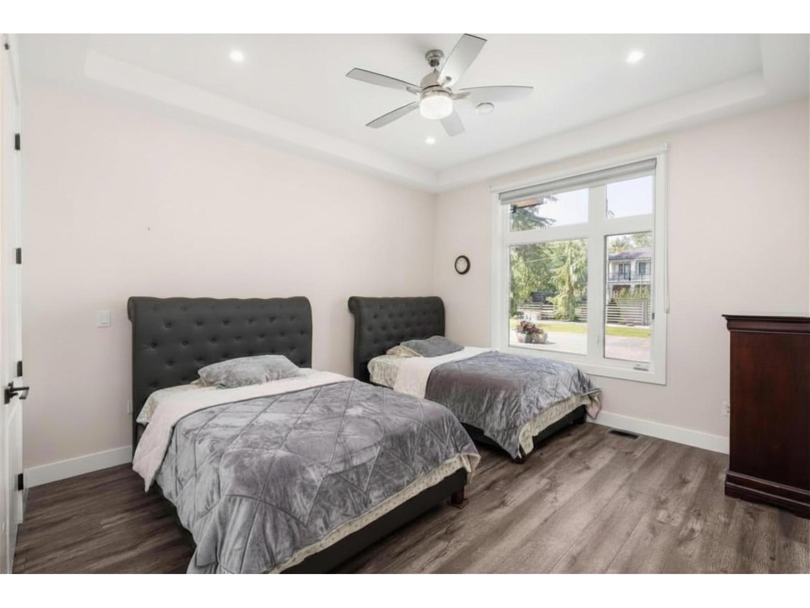 22998 74 Avenue Property Photo 13