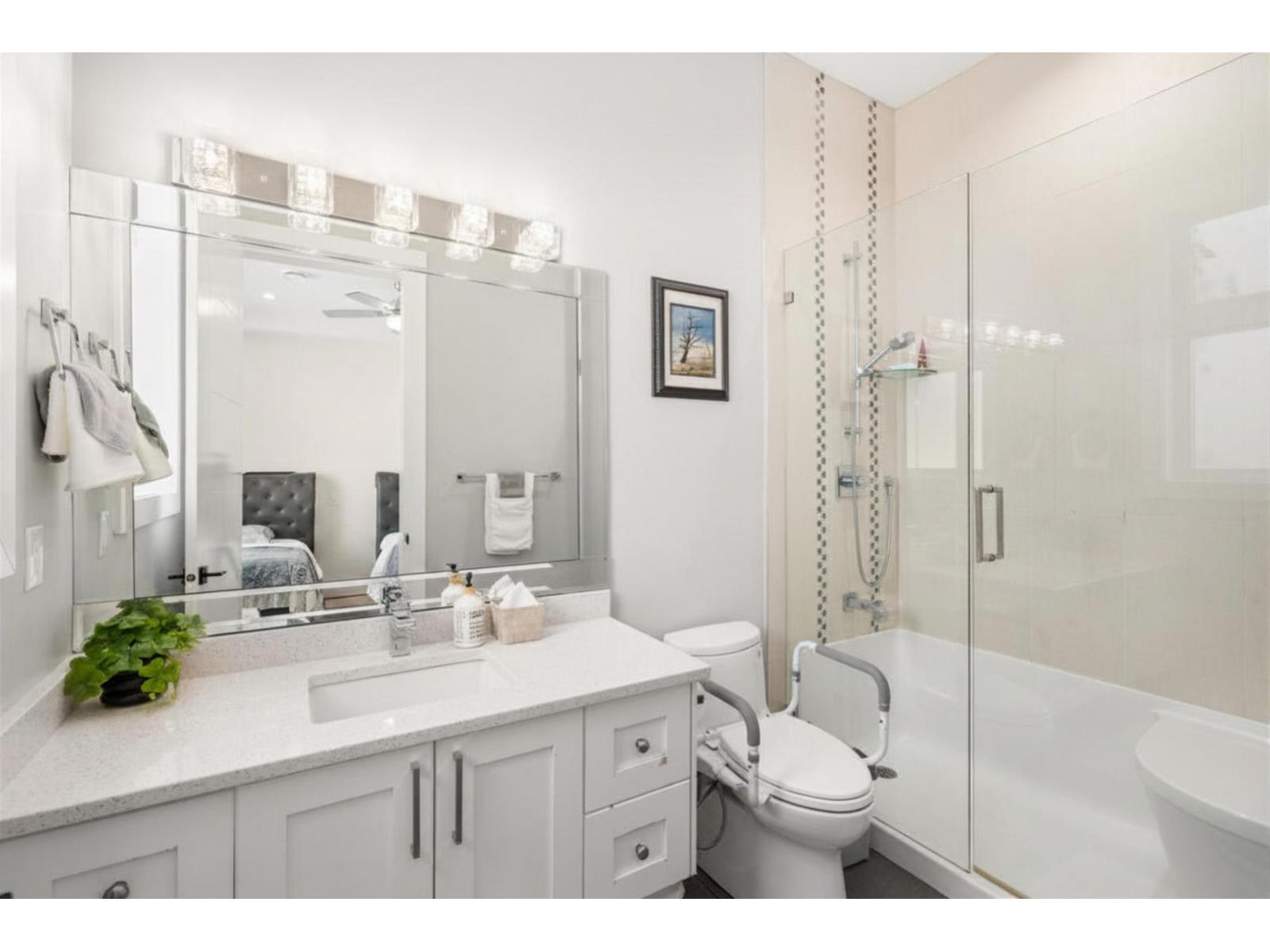 22998 74 Avenue Property Photo 14