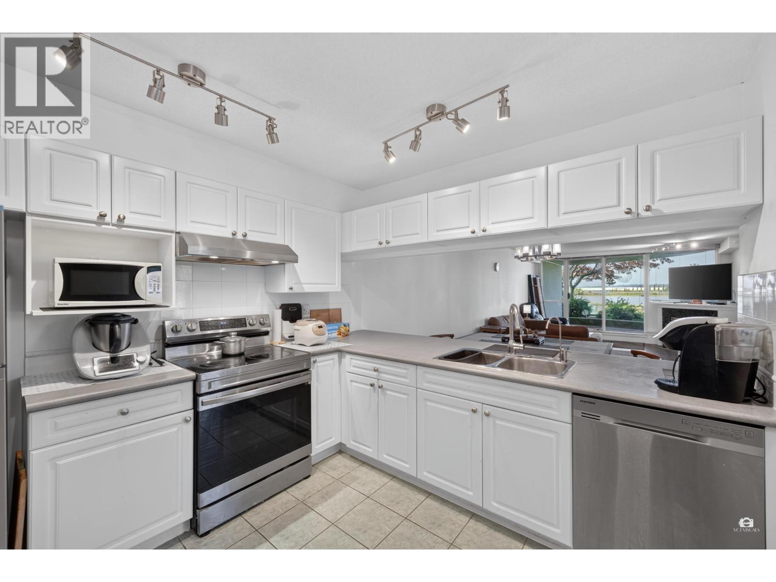 109 5860 Dover Crescent Property Photo 6
