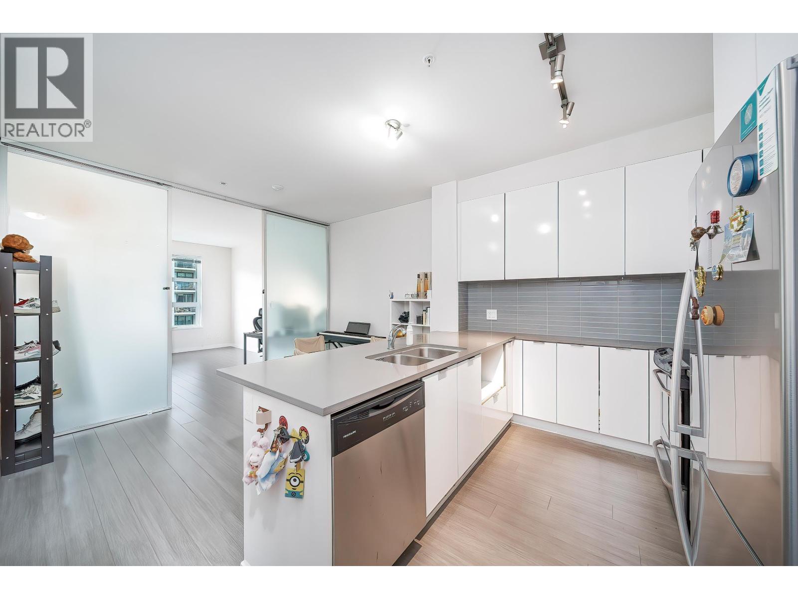 310 9877 University Crescent Property Photo 3