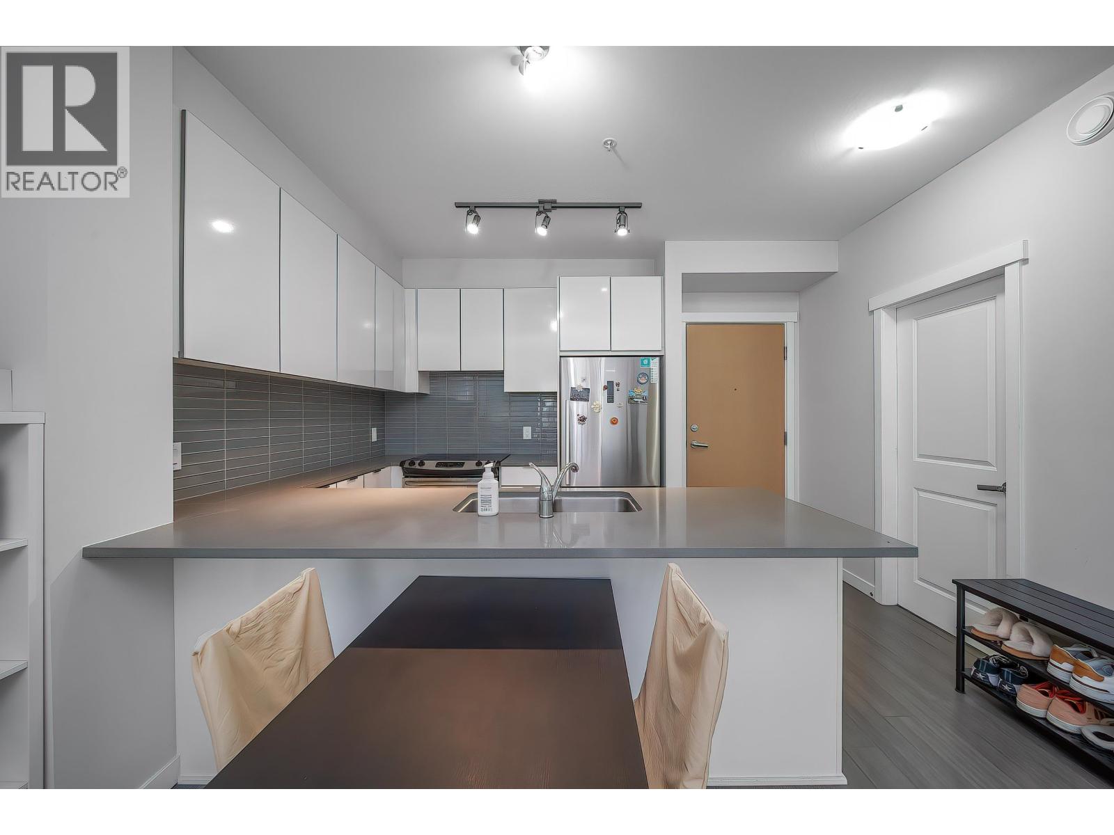 310 9877 University Crescent Property Photo 4