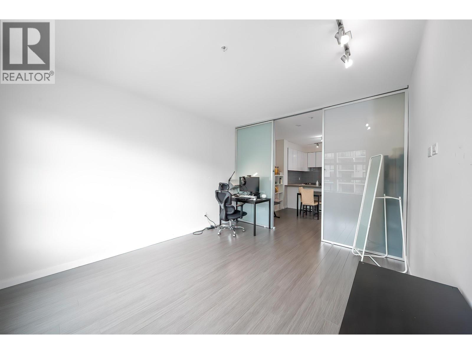 310 9877 University Crescent Property Photo 7