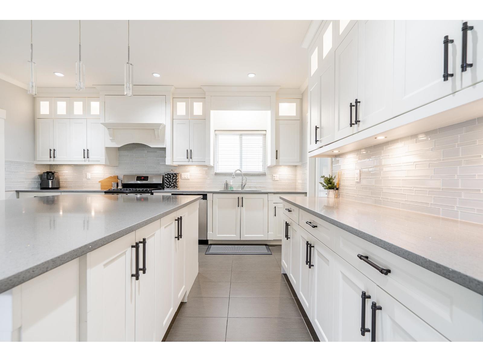 6801 206 Street Property Photo 3