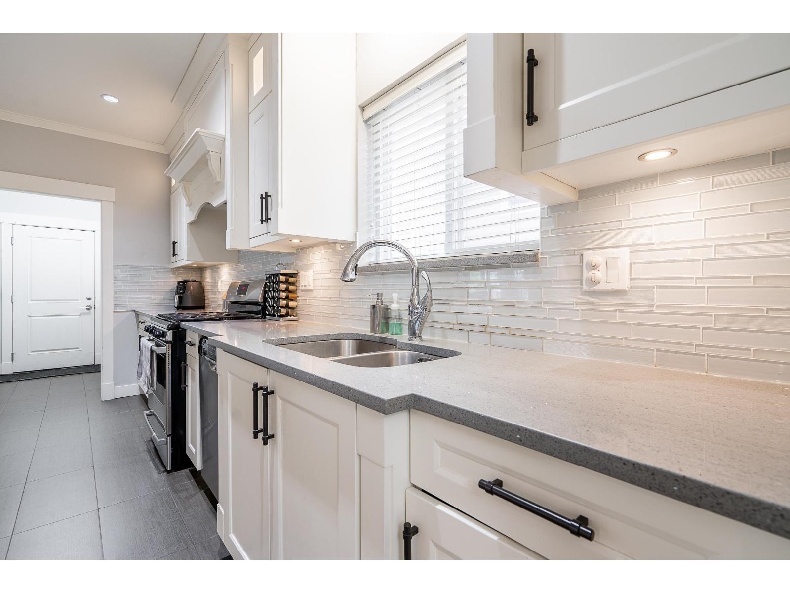 6801 206 Street Property Photo 5