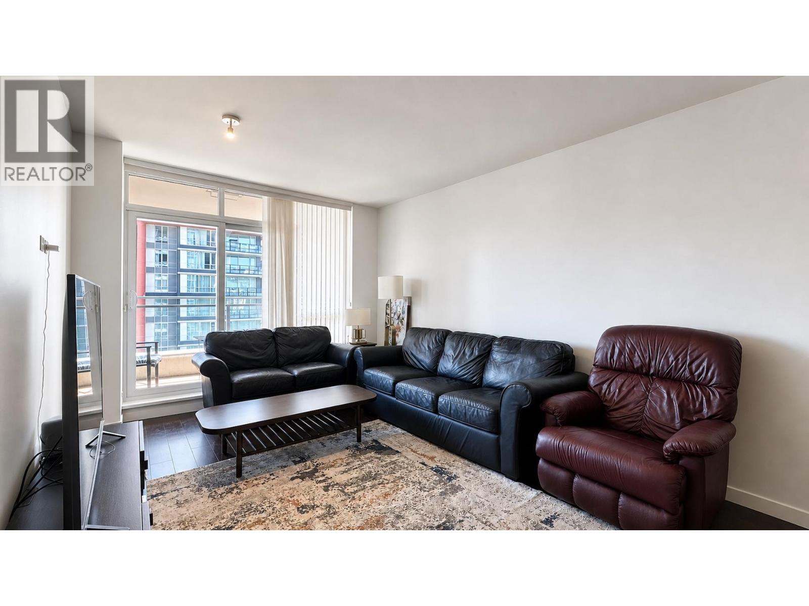 1805 3093 Windsor Gate Property Photo 3