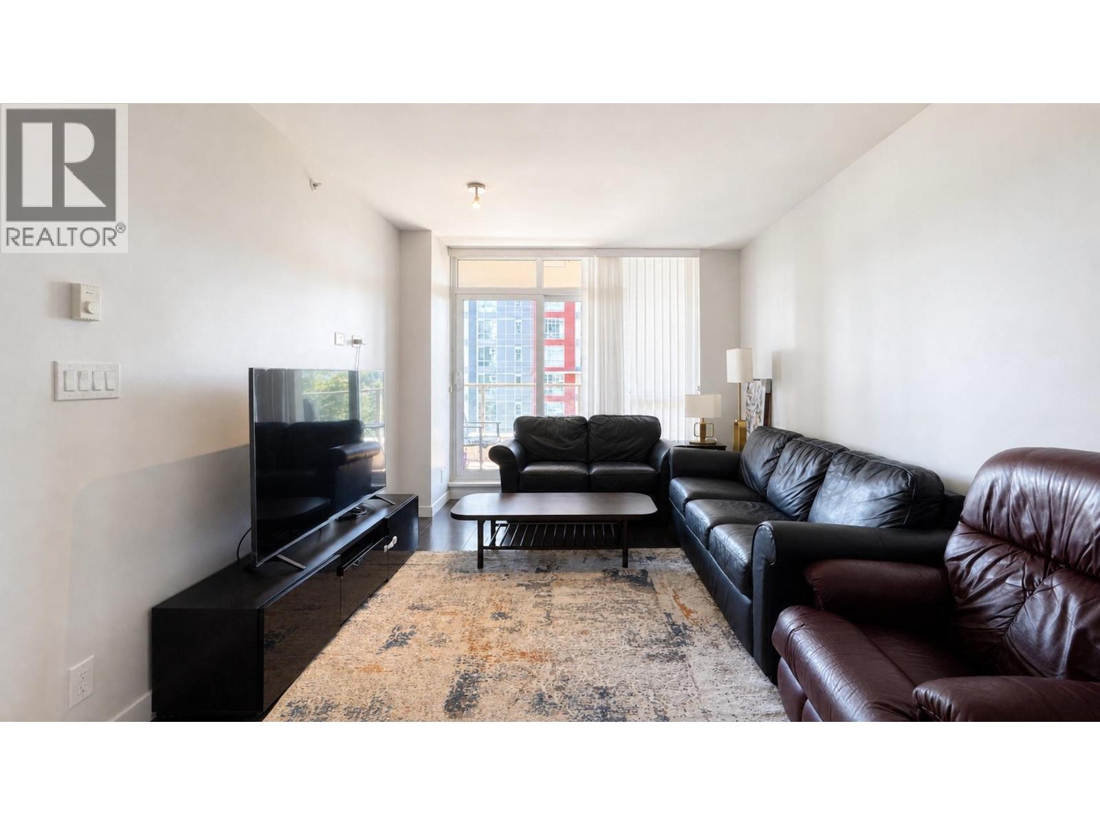 1805 3093 Windsor Gate Property Photo 4