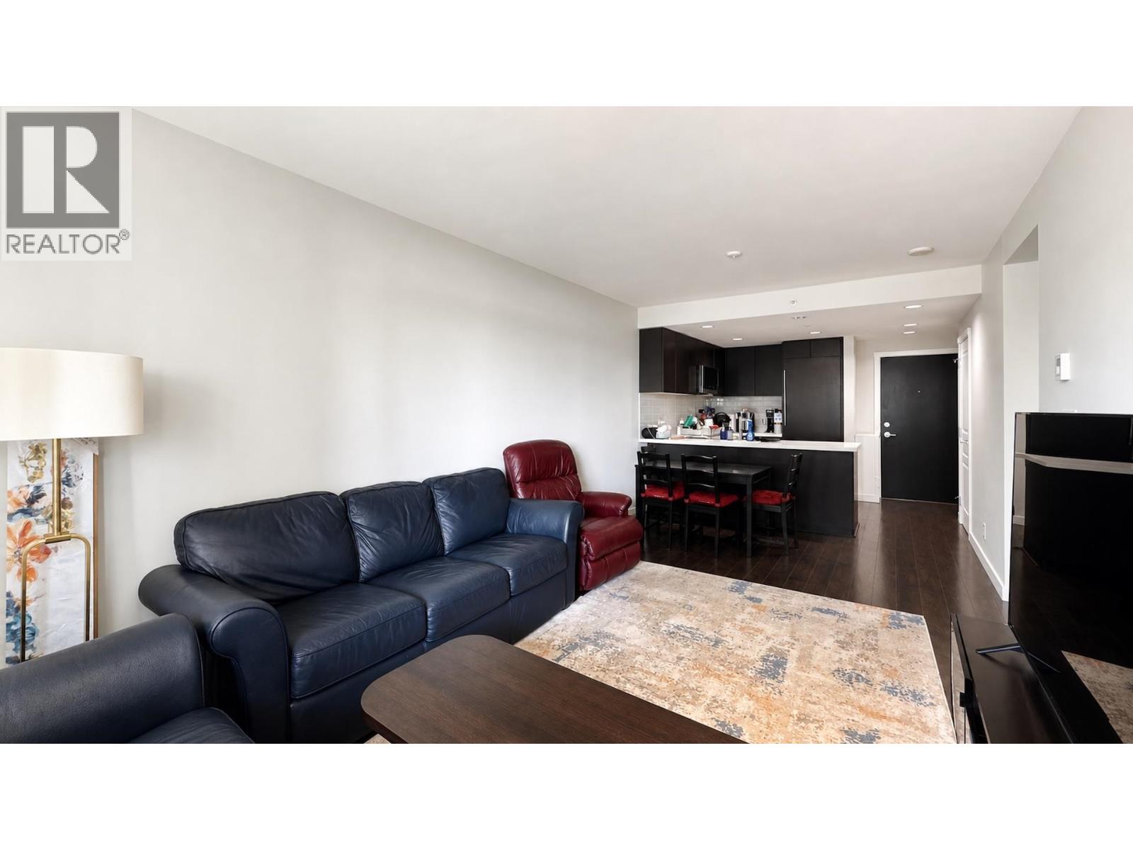 1805 3093 Windsor Gate Property Photo 5