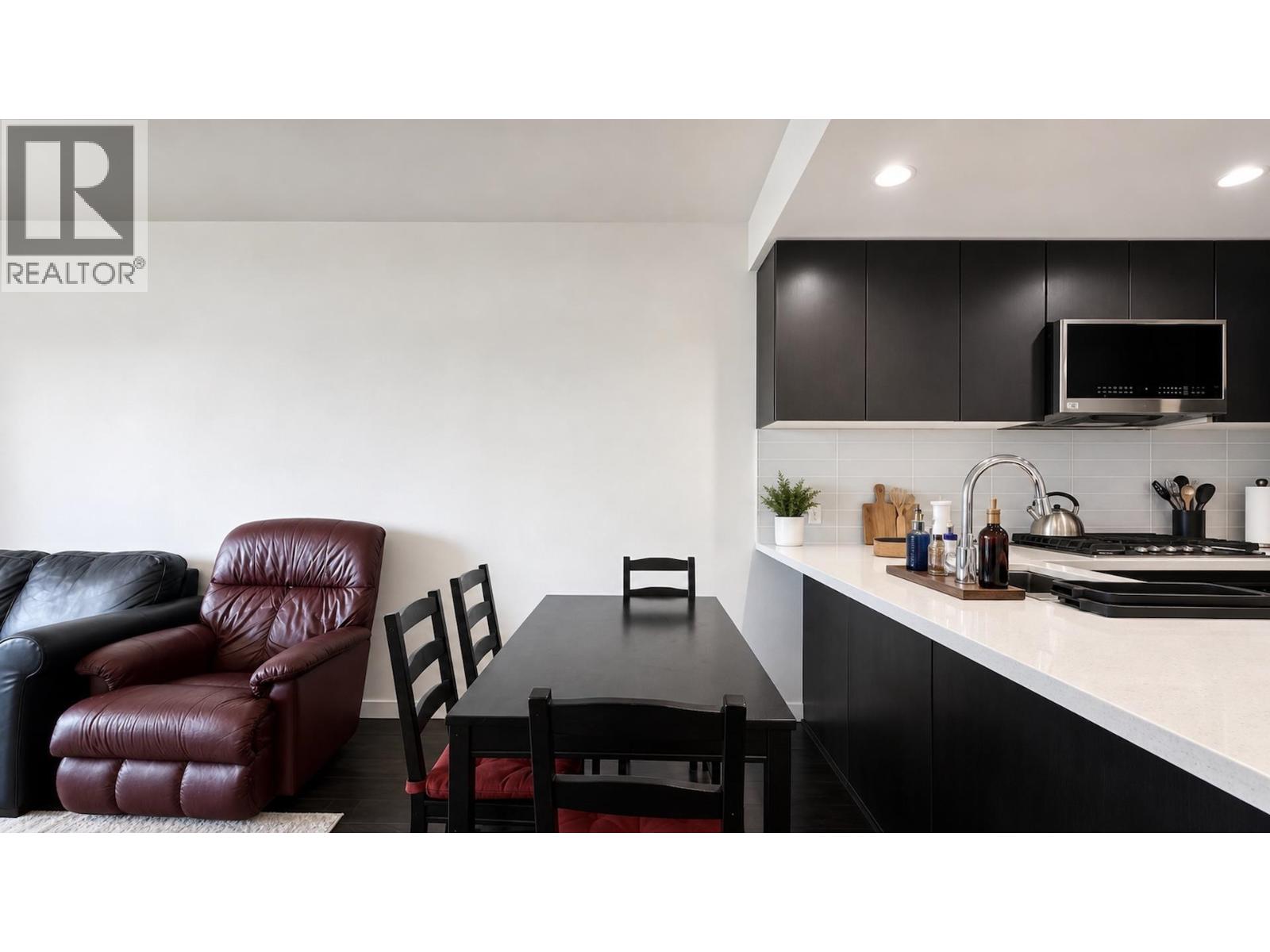 1805 3093 Windsor Gate Property Photo 6