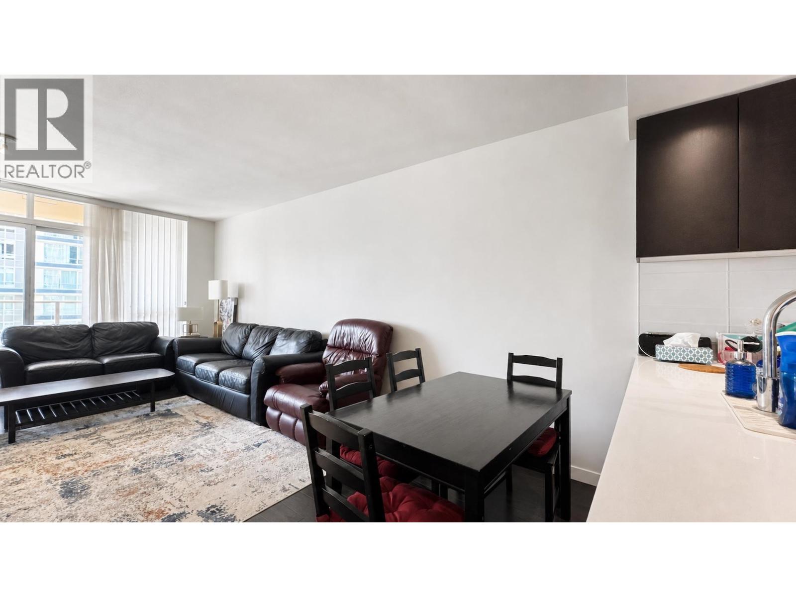 1805 3093 Windsor Gate Property Photo 7