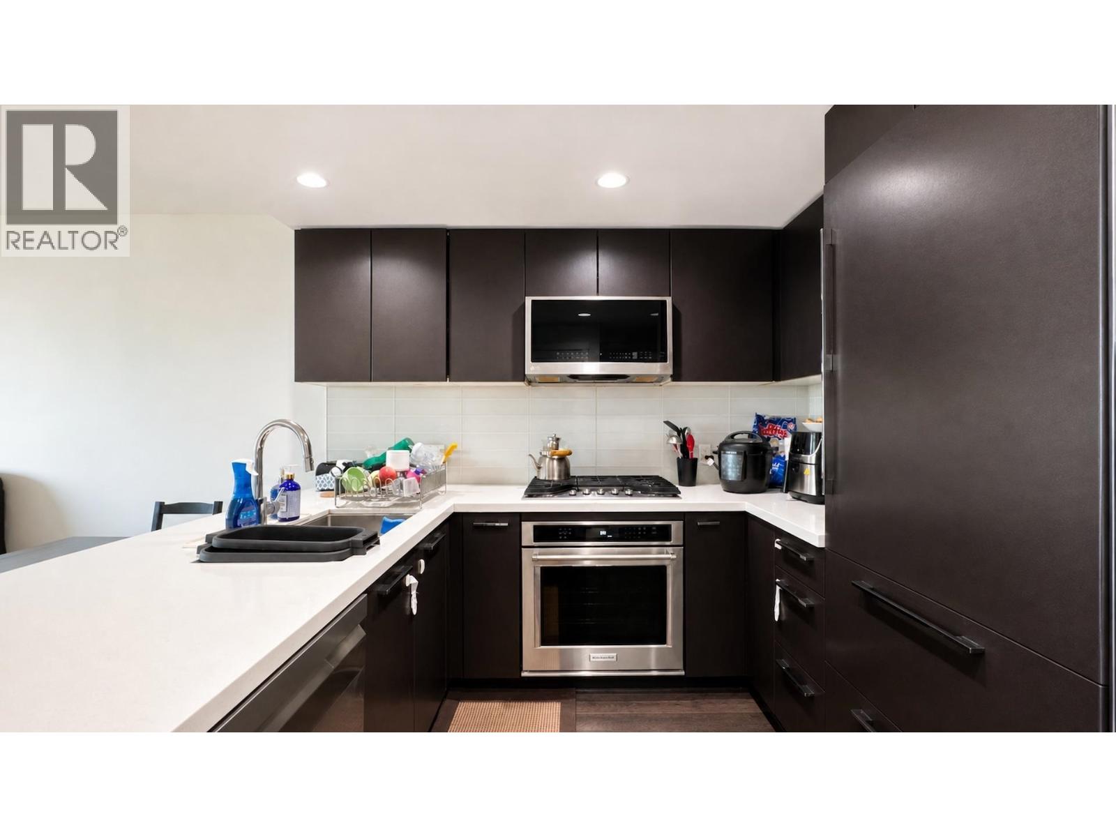 1805 3093 Windsor Gate Property Photo 8
