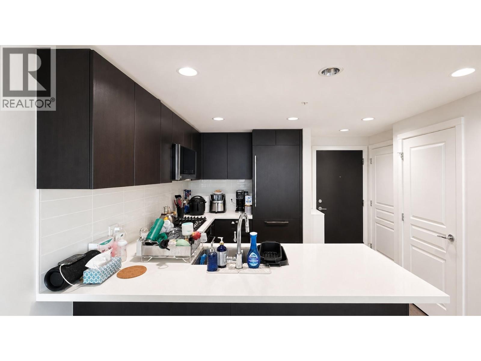 1805 3093 Windsor Gate Property Photo 9