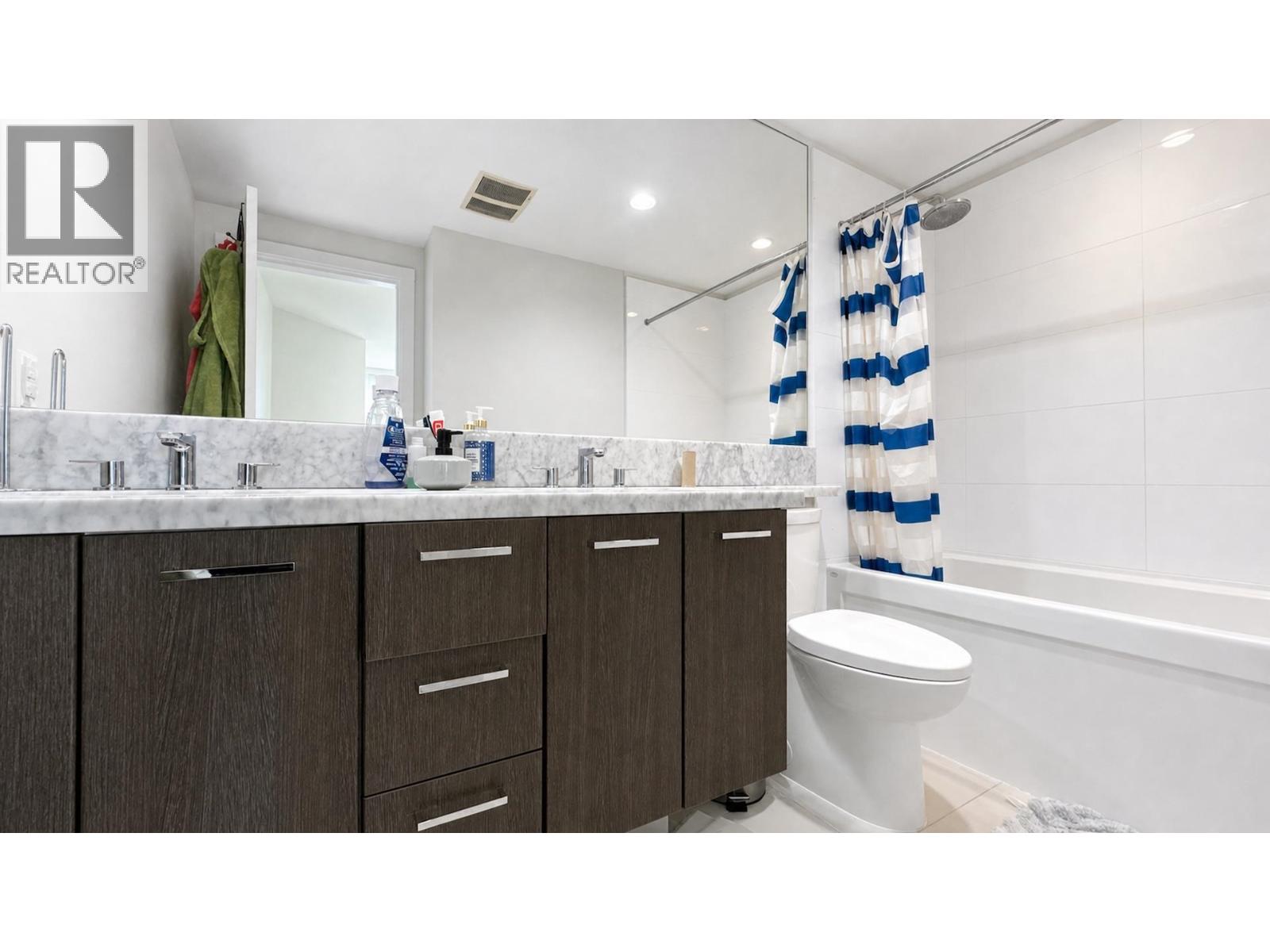 1805 3093 Windsor Gate Property Photo 12