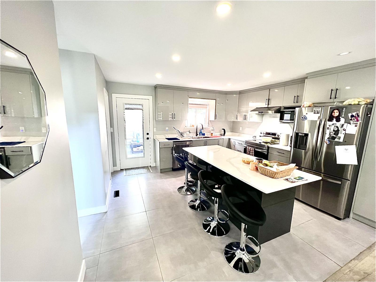 7376 123 STREET Property Photo 1
